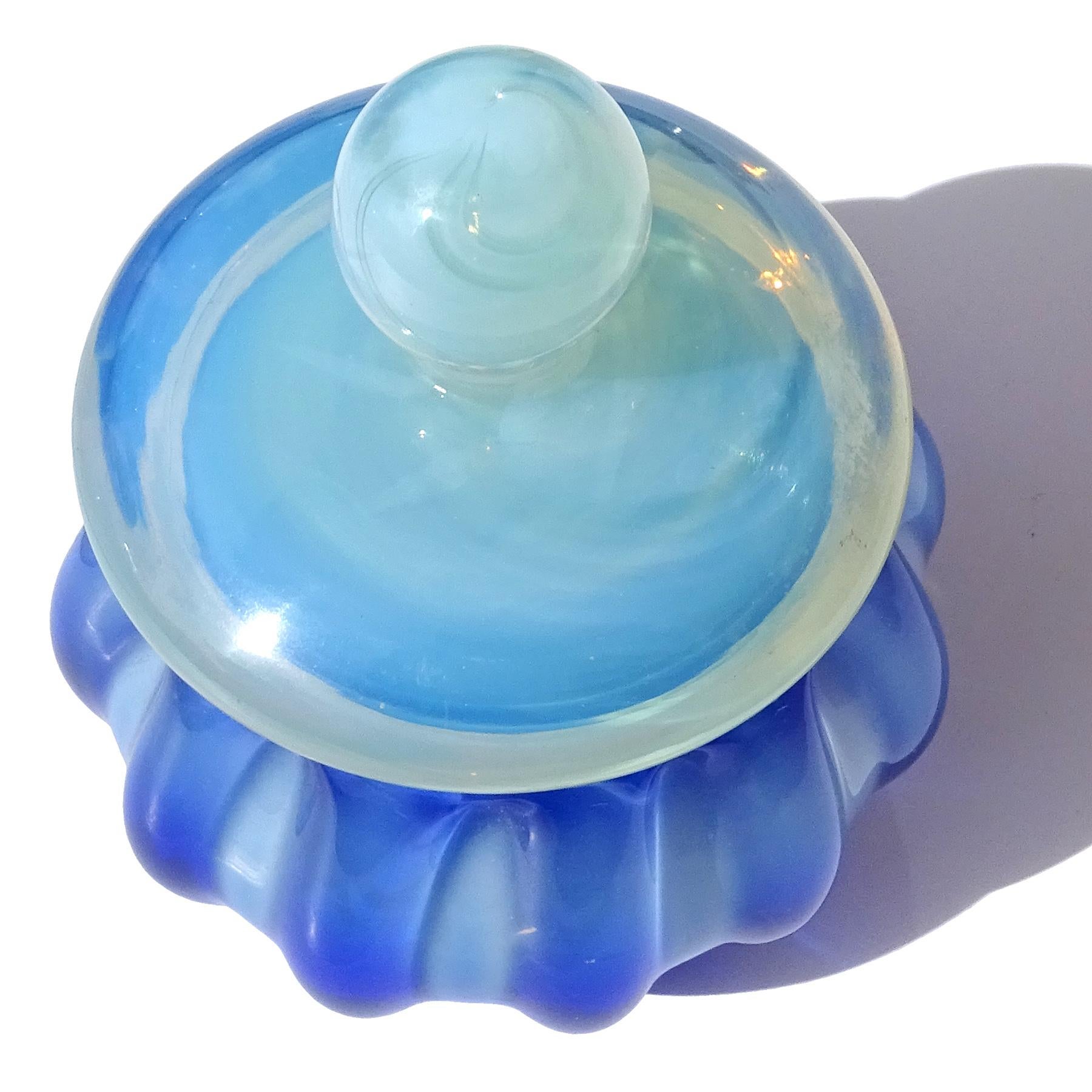 Seguso Murano Sapphire Fiery Opal White Vidrio de Arte Italiano Tarro de Polvo para Tocador Hecho a mano en venta