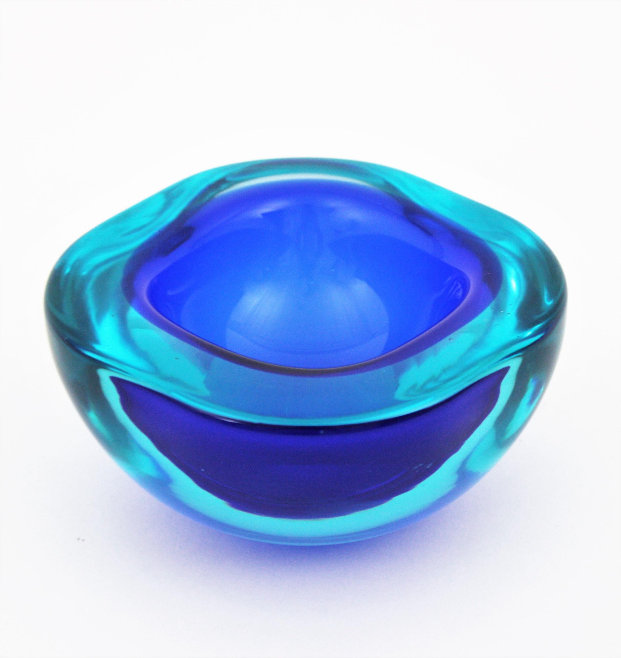 20th Century Seguso Murano Sommerso Blue Clear Glass Square Geode Art Glass Bowl For Sale