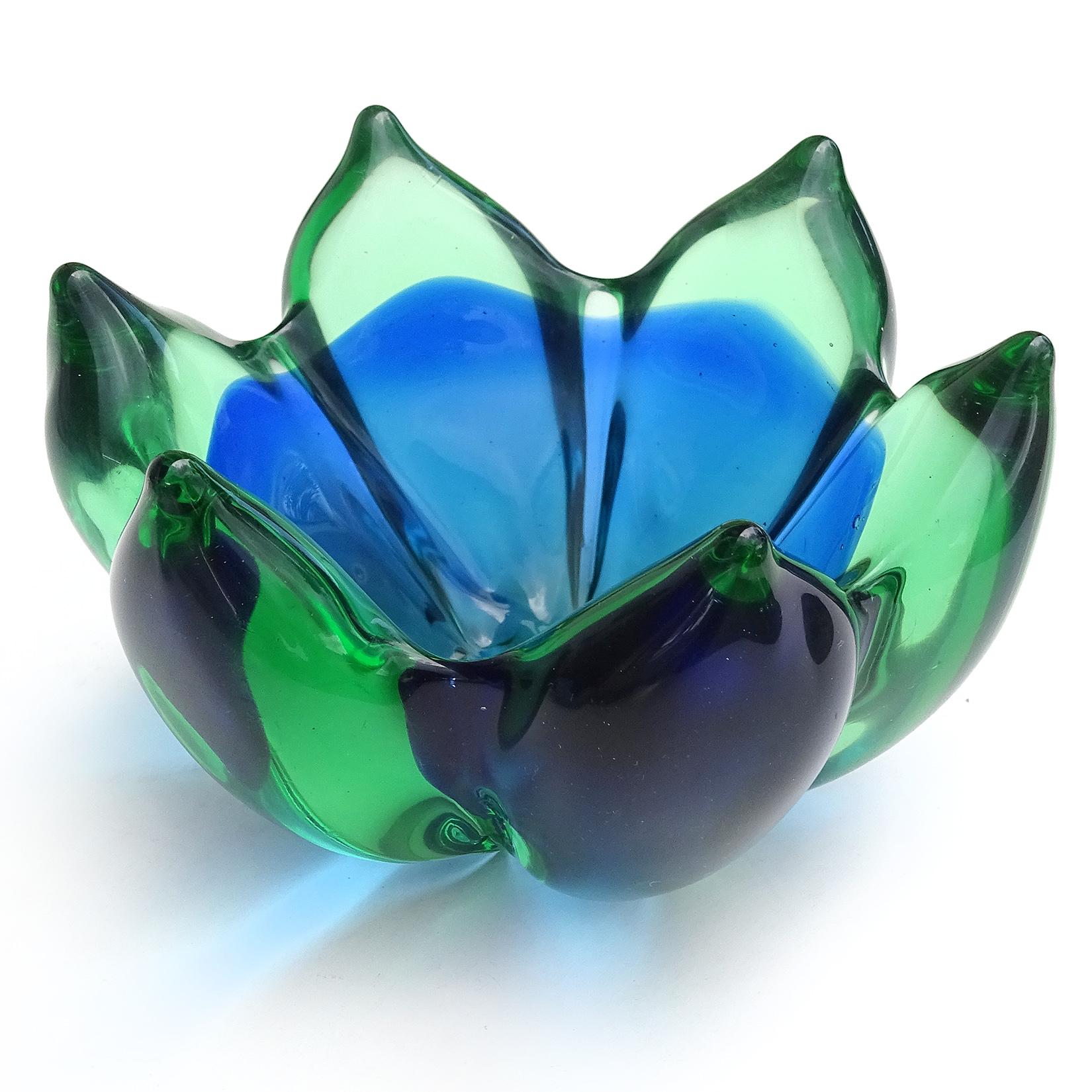 Seguso Murano Sommerso Blue Green Italian Art Glass Lotus Flower Bowl Dish In Good Condition For Sale In Kissimmee, FL