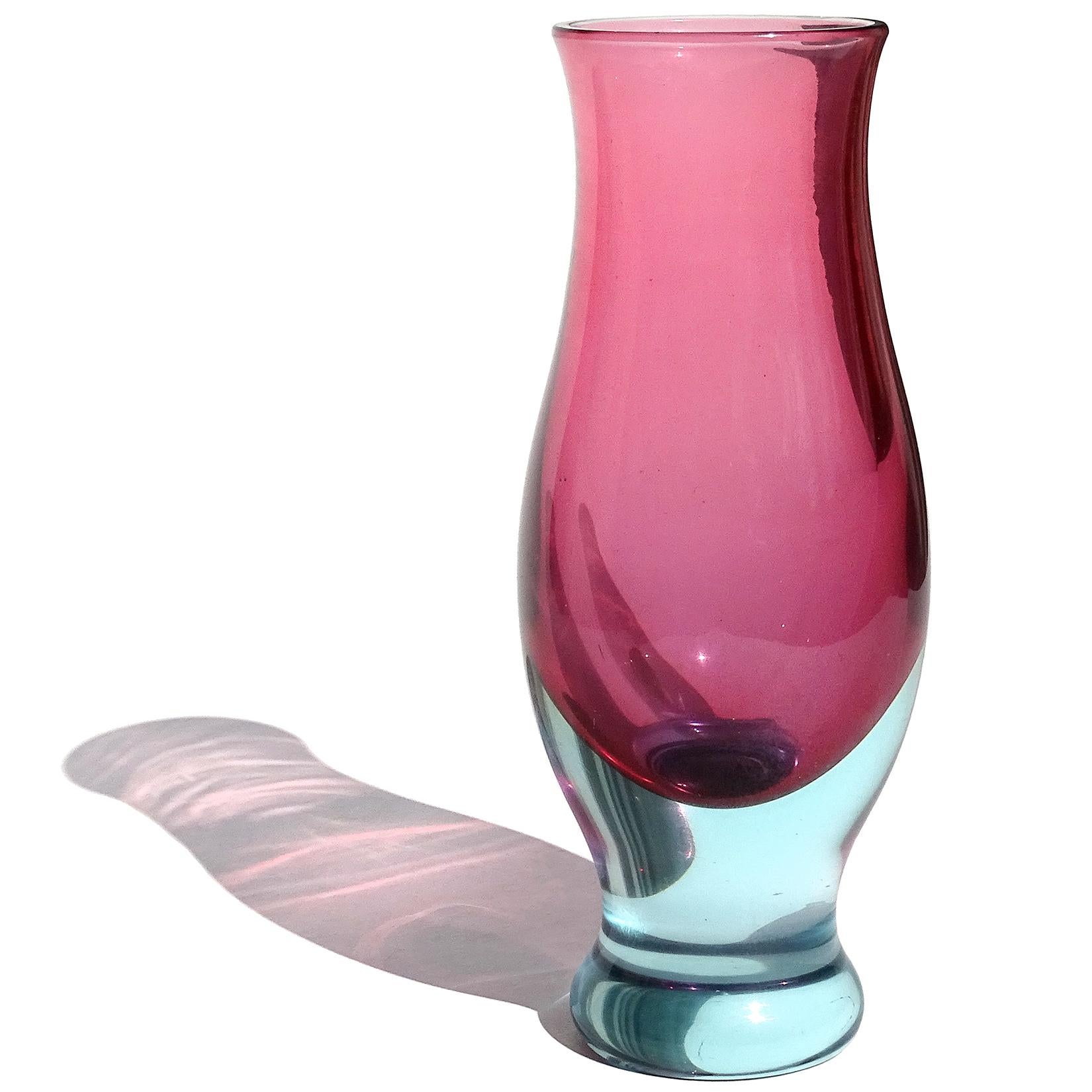 Beautiful vintage Murano hand blown Sommerso blue and pink Italian art glass flower vase. Documented to designer Archimede Seguso. The vase has a partial 