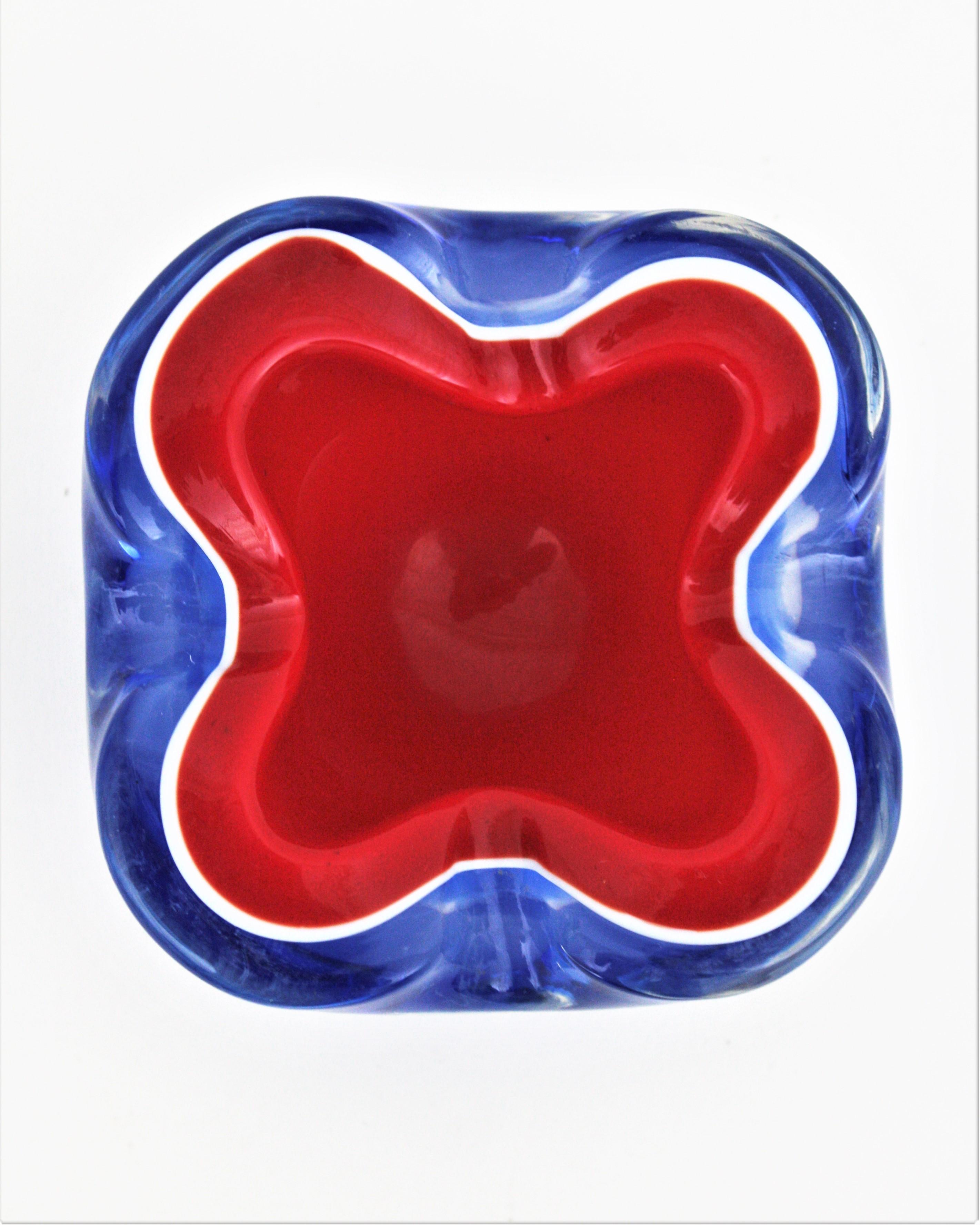 Seguso Murano Sommerso Blue Red Art Glass Bowl In Excellent Condition In Barcelona, ES