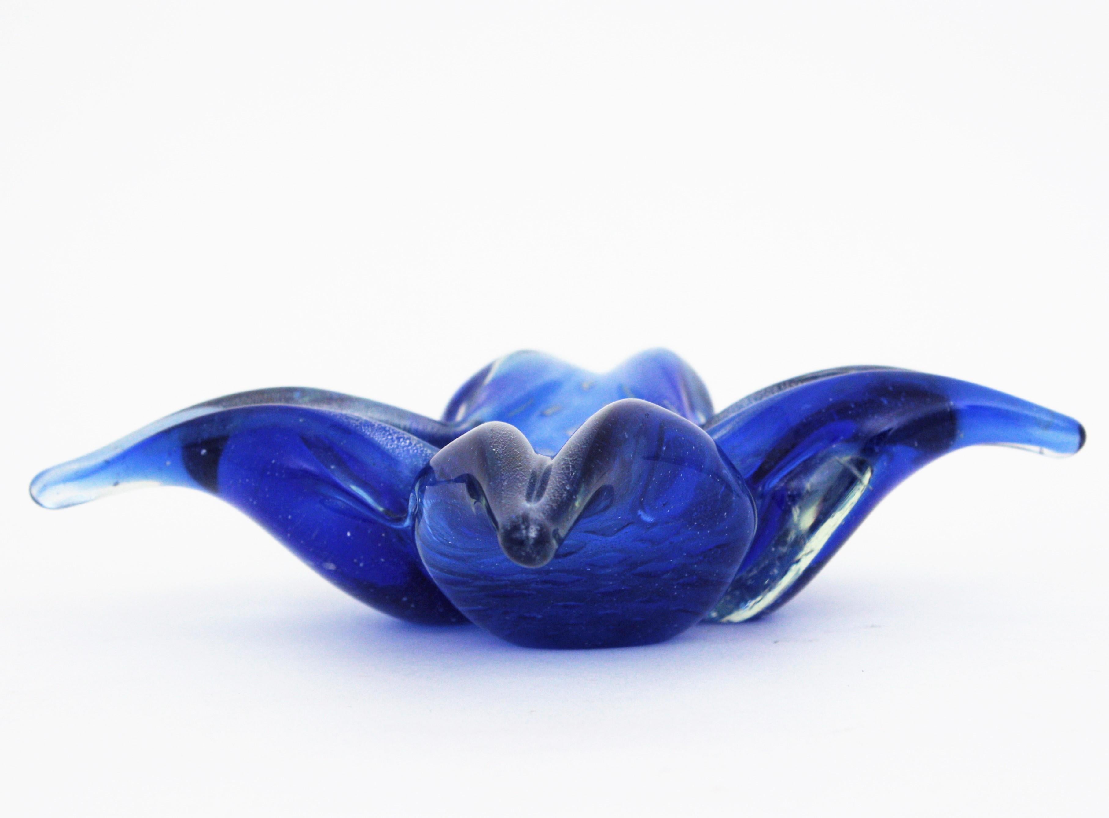 Seguso Silver Flecks Blue Murano Star Glass Bowl, 1950s For Sale 6