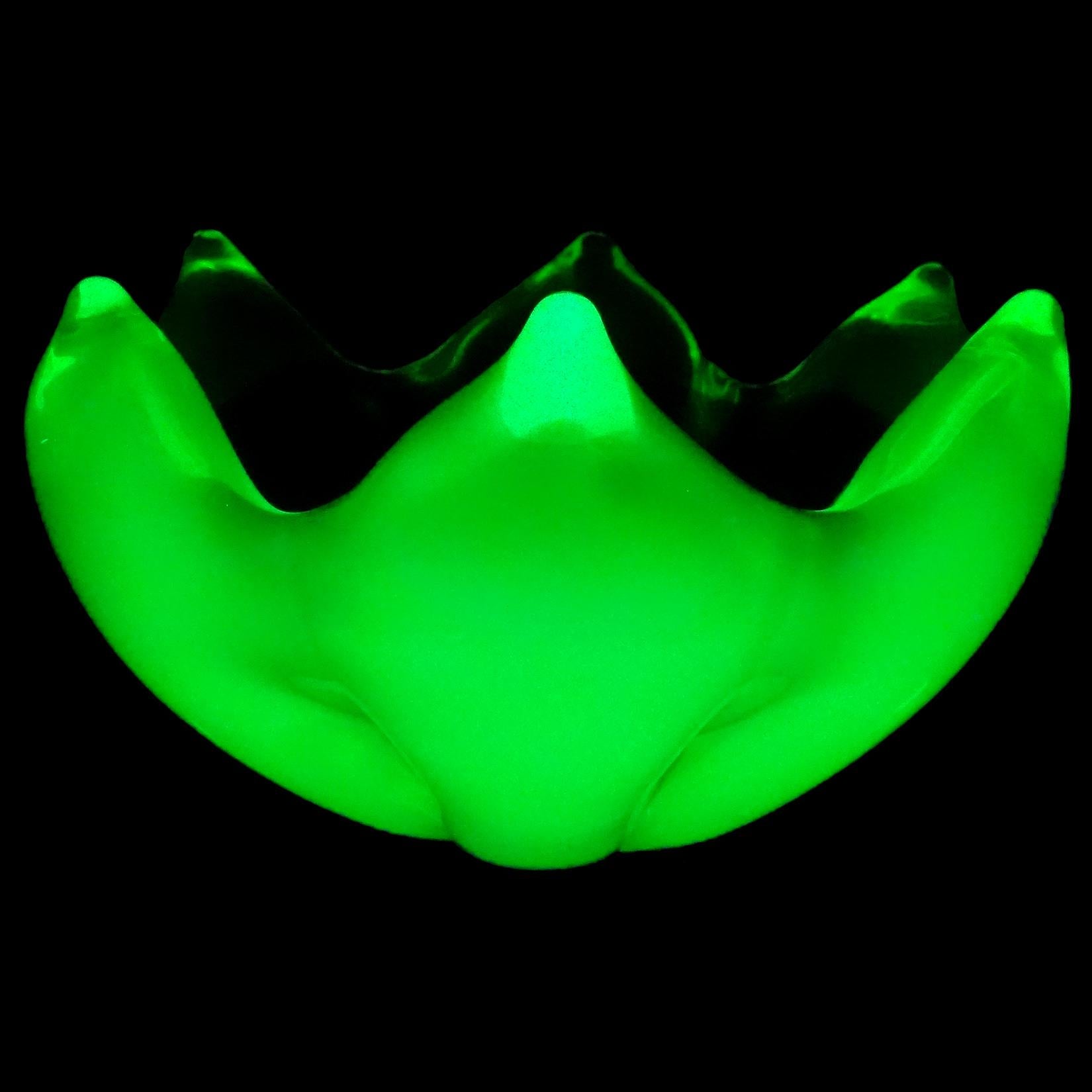 Mid-Century Modern Seguso Murano Sommerso Green Glowing Uranium Italian Art Glass Lotus Flower Bowl