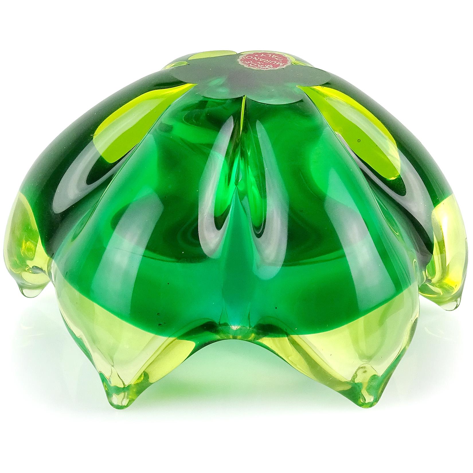 20th Century Seguso Murano Sommerso Green Glowing Uranium Italian Art Glass Lotus Flower Bowl