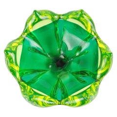 Retro Seguso Murano Sommerso Green Glowing Uranium Italian Art Glass Lotus Flower Bowl