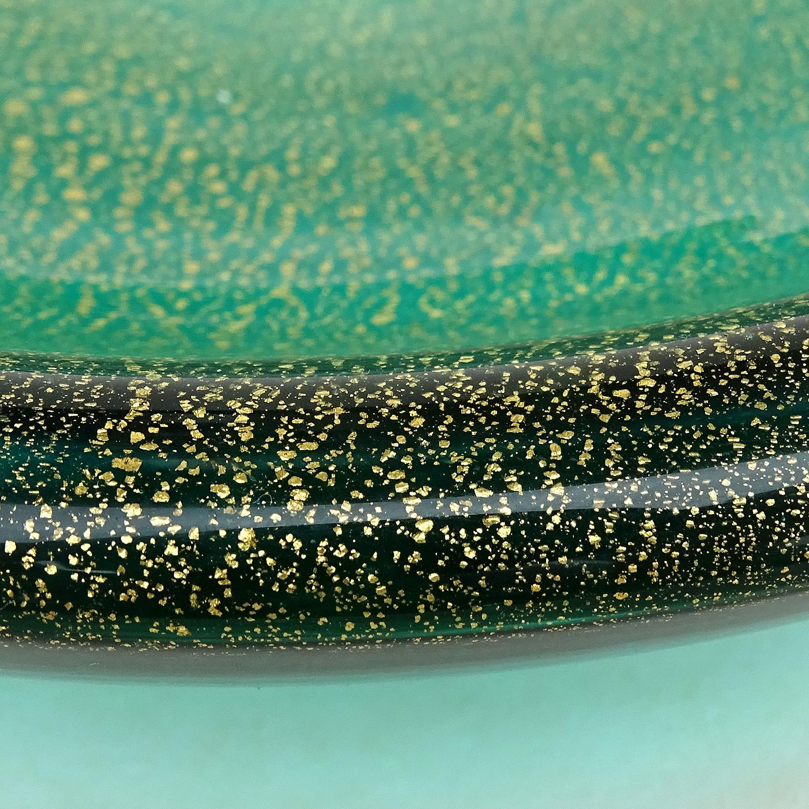 Seguso Murano Sommerso Flache Aufbewahrungsschale aus italienischem Kunstglas mit grünen Goldflecken (Moderne der Mitte des Jahrhunderts) im Angebot
