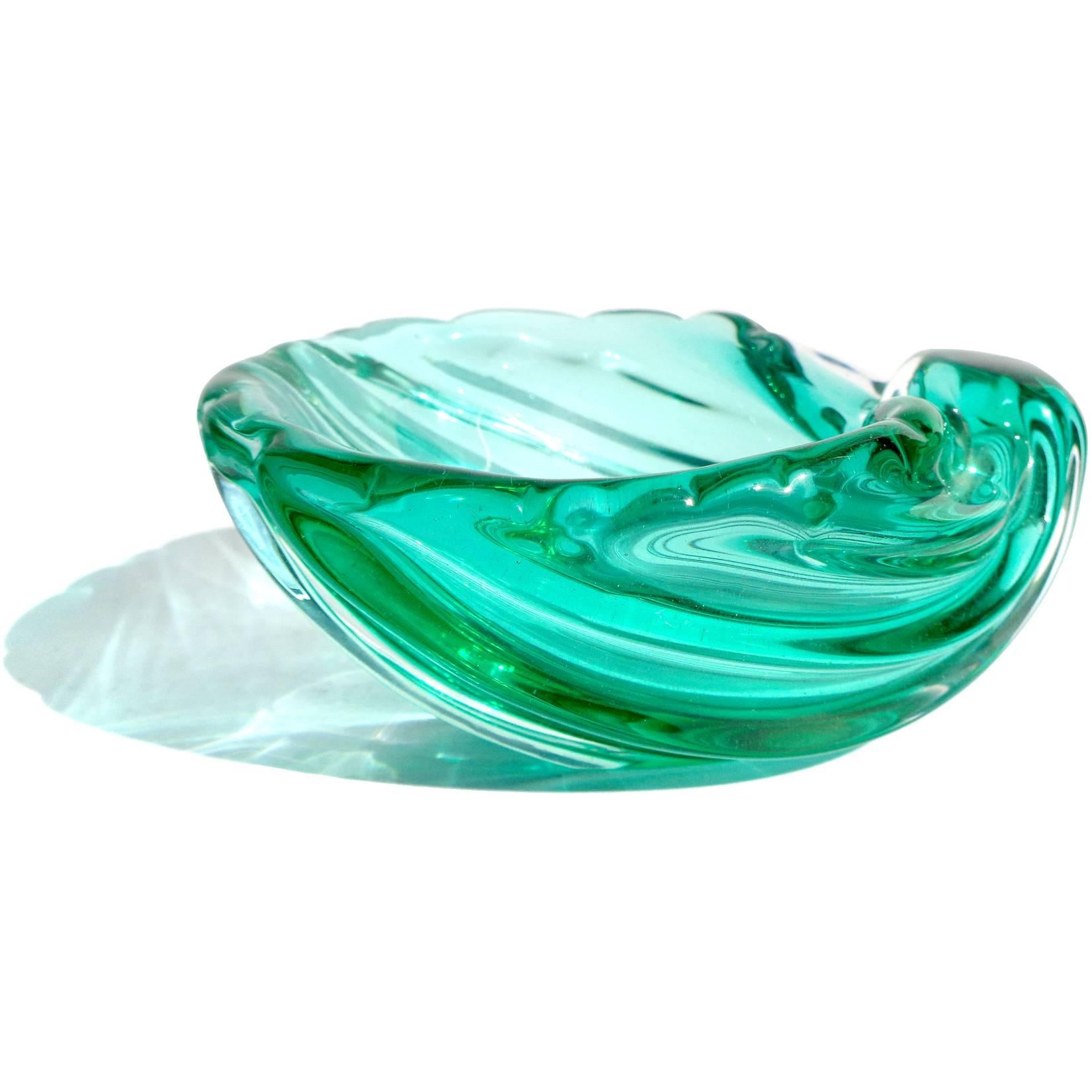 Seguso Murano Sommerso Grnes italienisches Kunstglas Skulpturales Muschelgeschirr, Salzschalen (Moderne der Mitte des Jahrhunderts) im Angebot