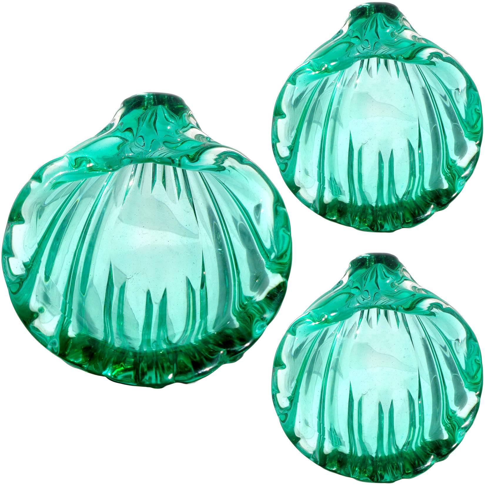 Hand-Crafted Seguso Murano Sommerso Green Italian Art Glass Sculptural Seashell Dishes, Salts For Sale