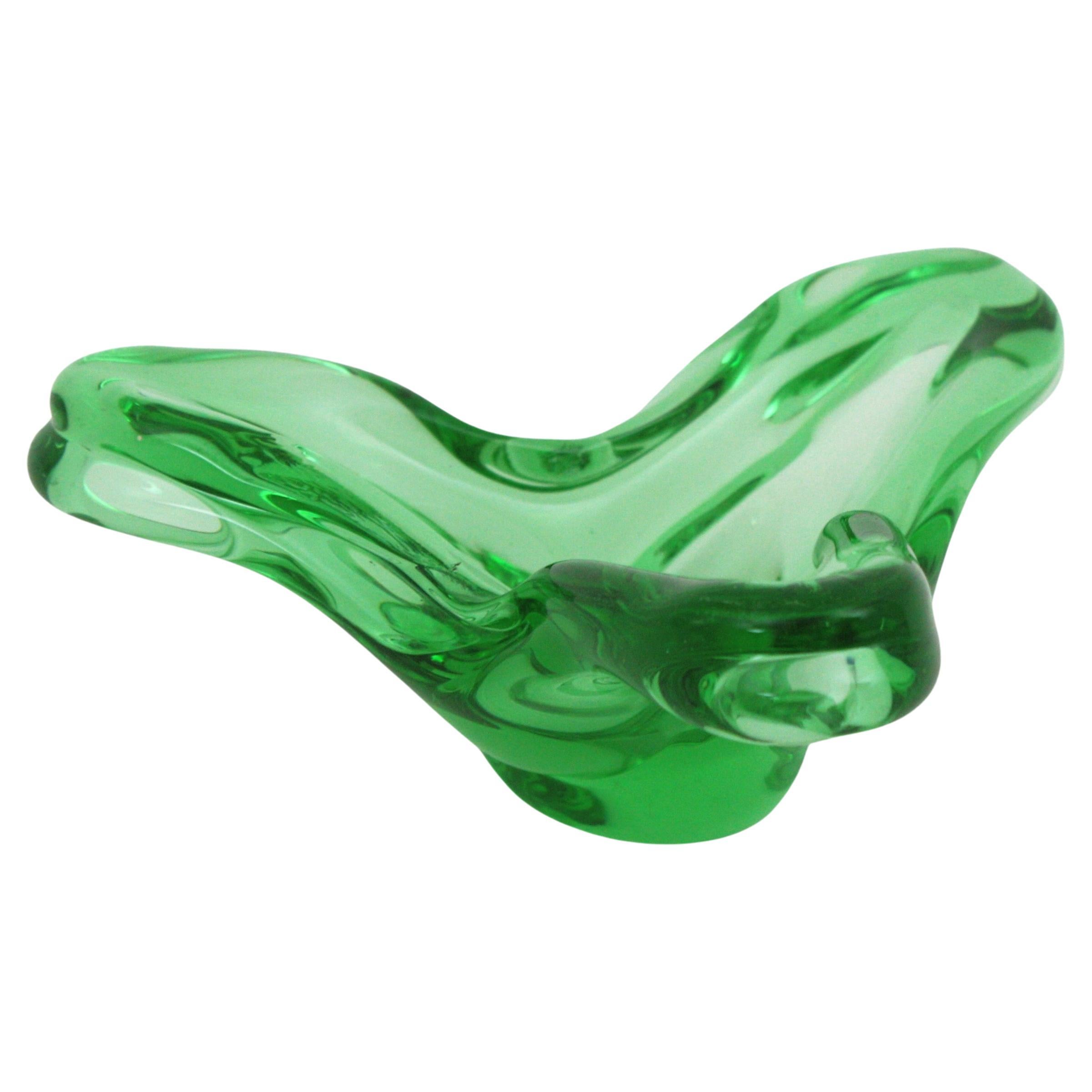Italian Seguso Murano Sommerso Green Triangular Art Glass Bowl For Sale