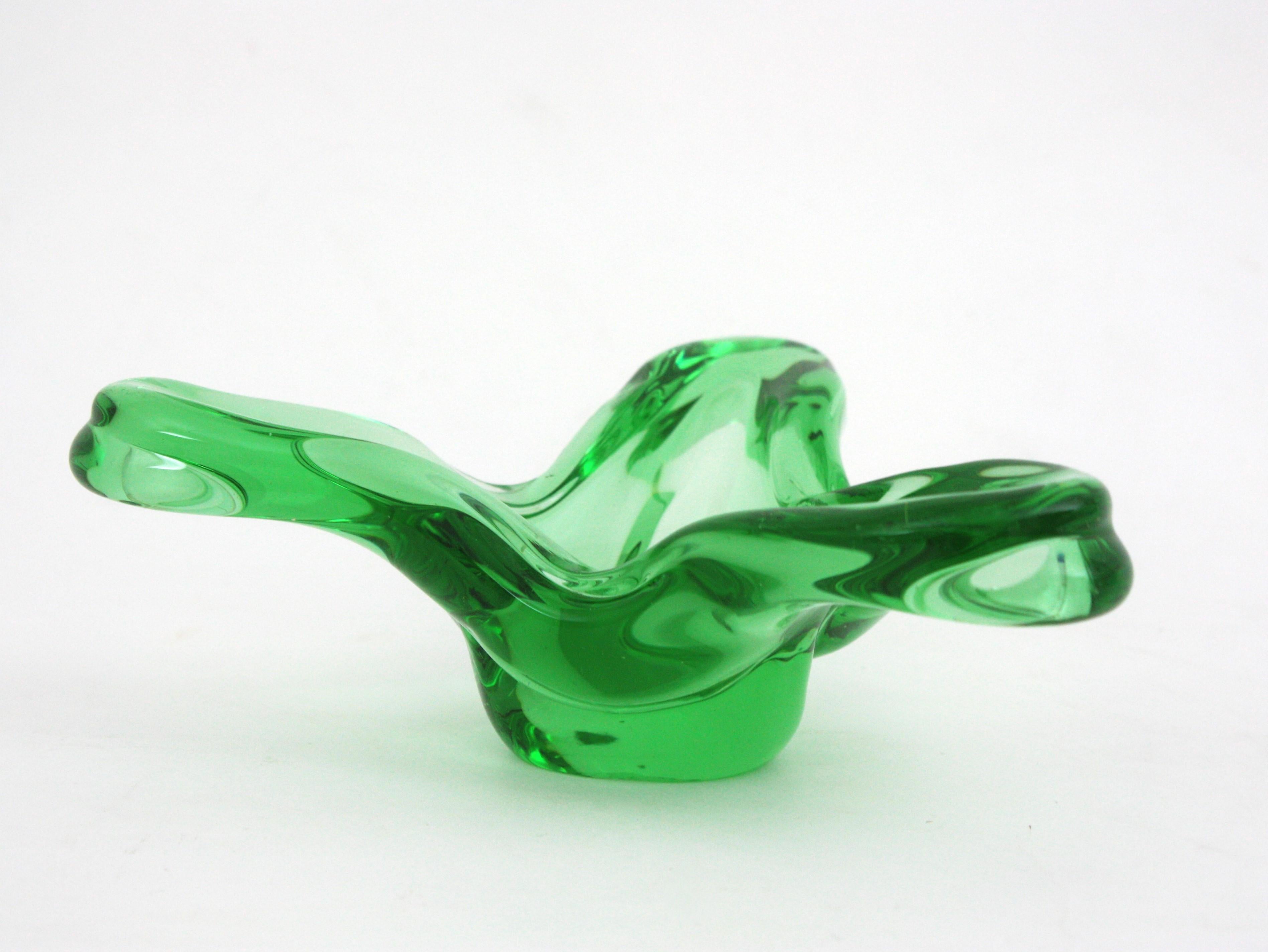 Seguso Murano Sommerso Green Triangular Art Glass Bowl For Sale 1
