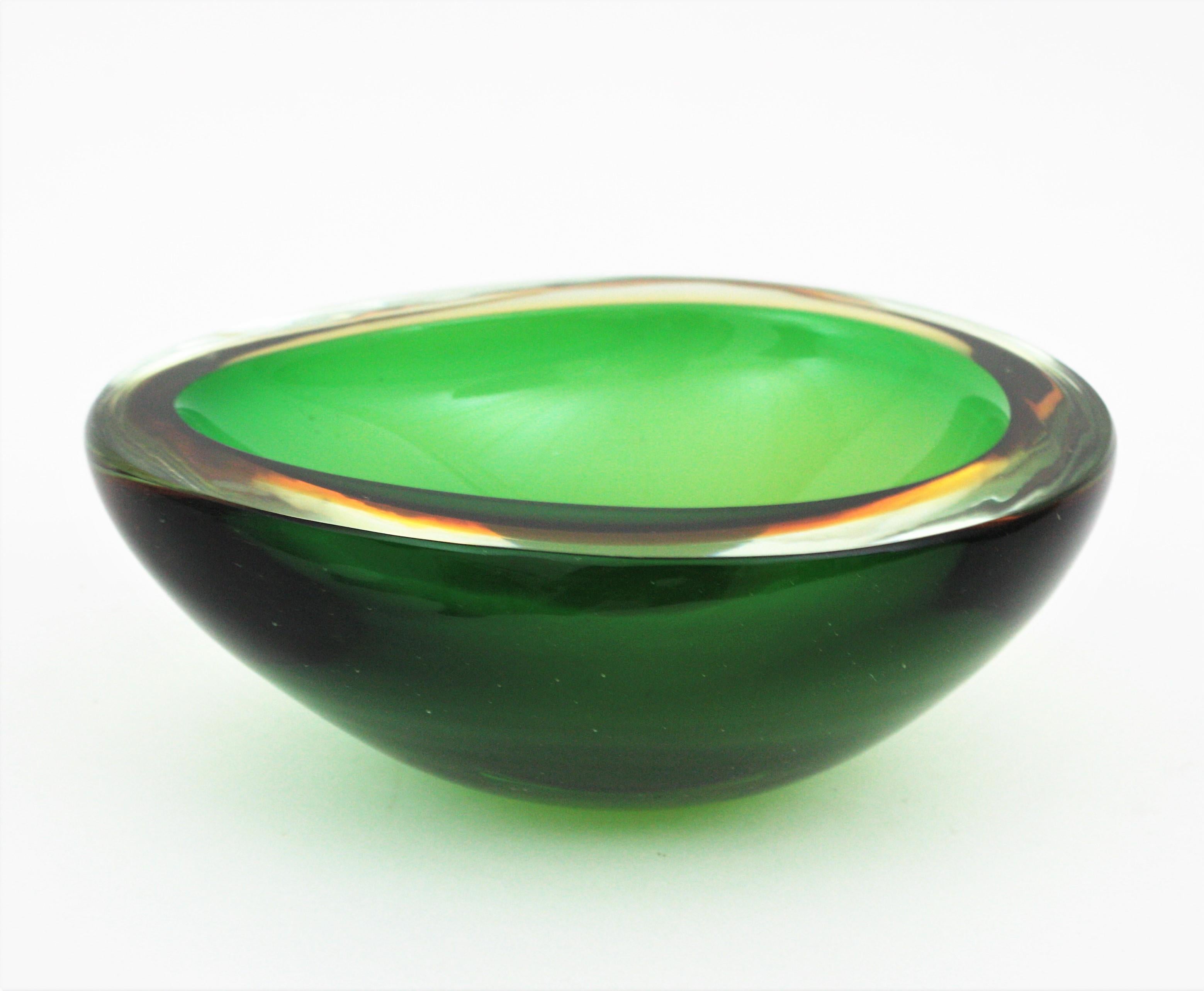 Seguso Murano Sommerso Green Yellow Art Glass Huge Ovoid Centerpiece Bowl For Sale 6