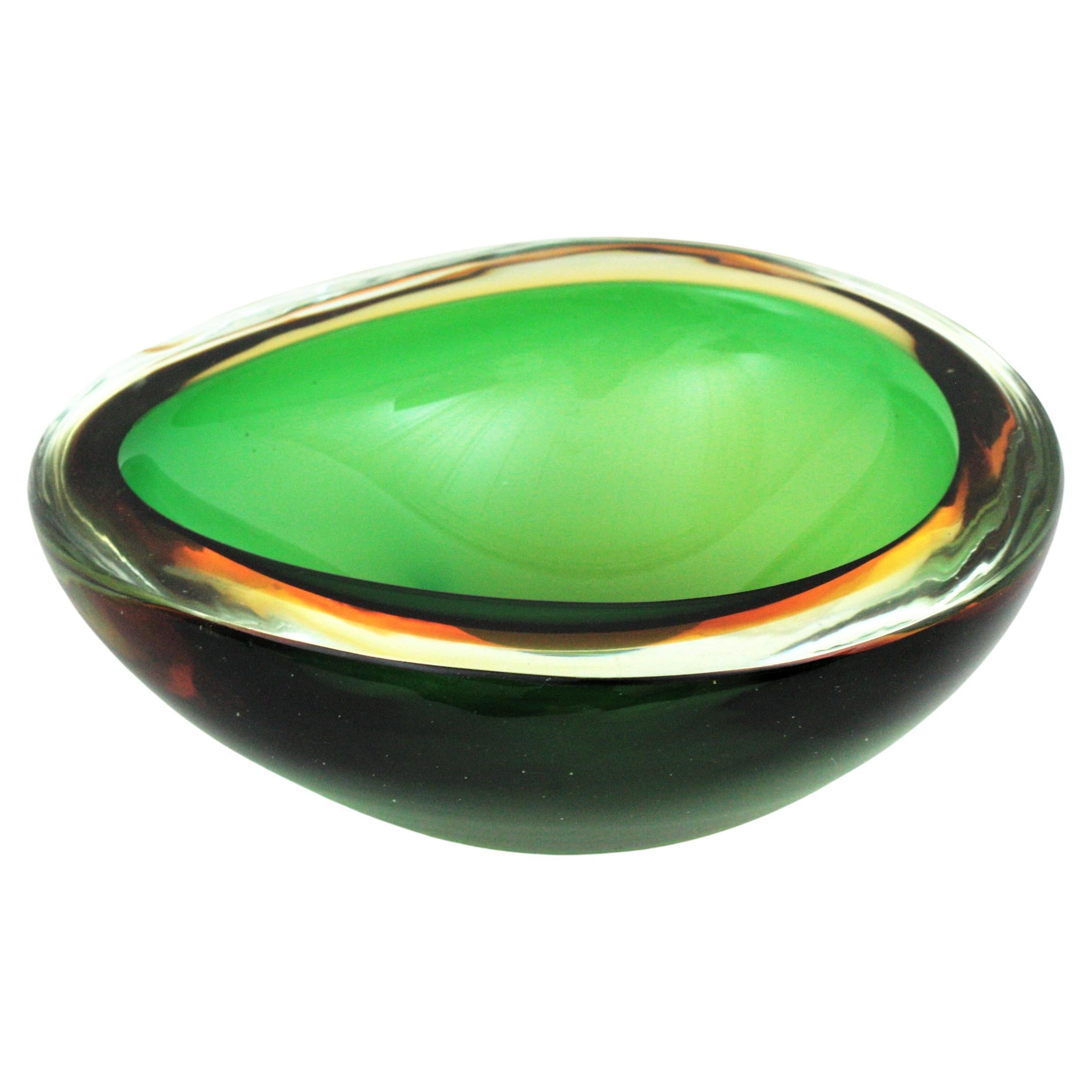 Massive hand blown green, yellow and clear ovoid shaped geode Murano glass art bowl / centerpiece. Flavio Poli for Seguso Vetri d'Arte, Italy, 1950s.
This magnificent Sommerso green yellow bowl is very large and heavy.
The uniqueness of this