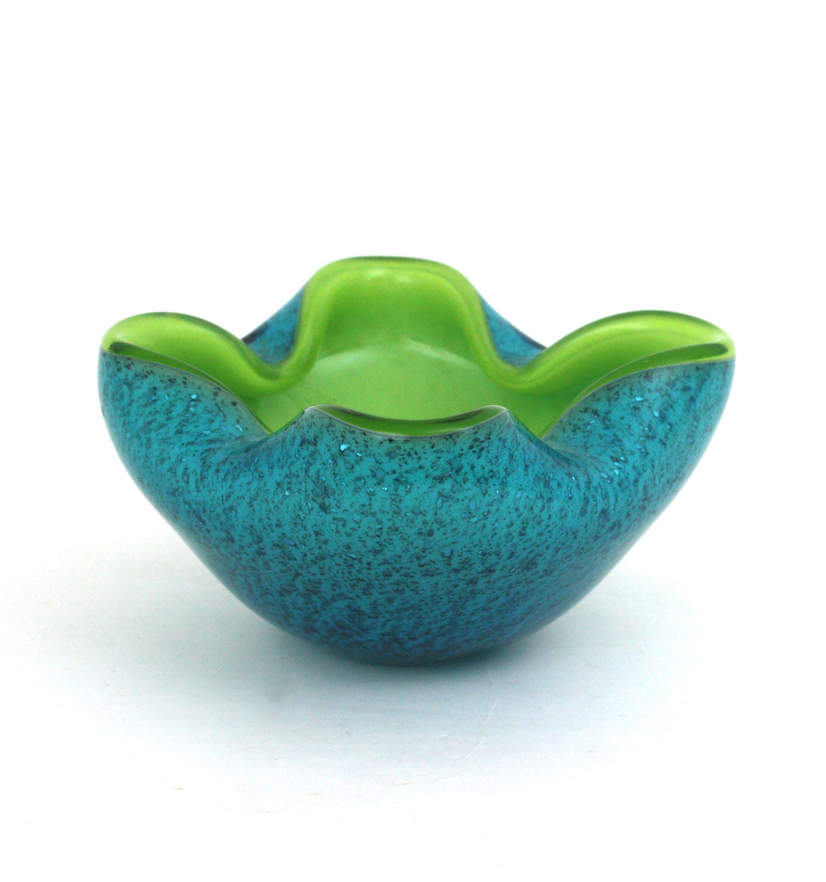 Seguso Murano Sommerso Lime Green Blue Silver Fleck Art Glass Large Bowl (grand bol en verre d'art) en vente 4