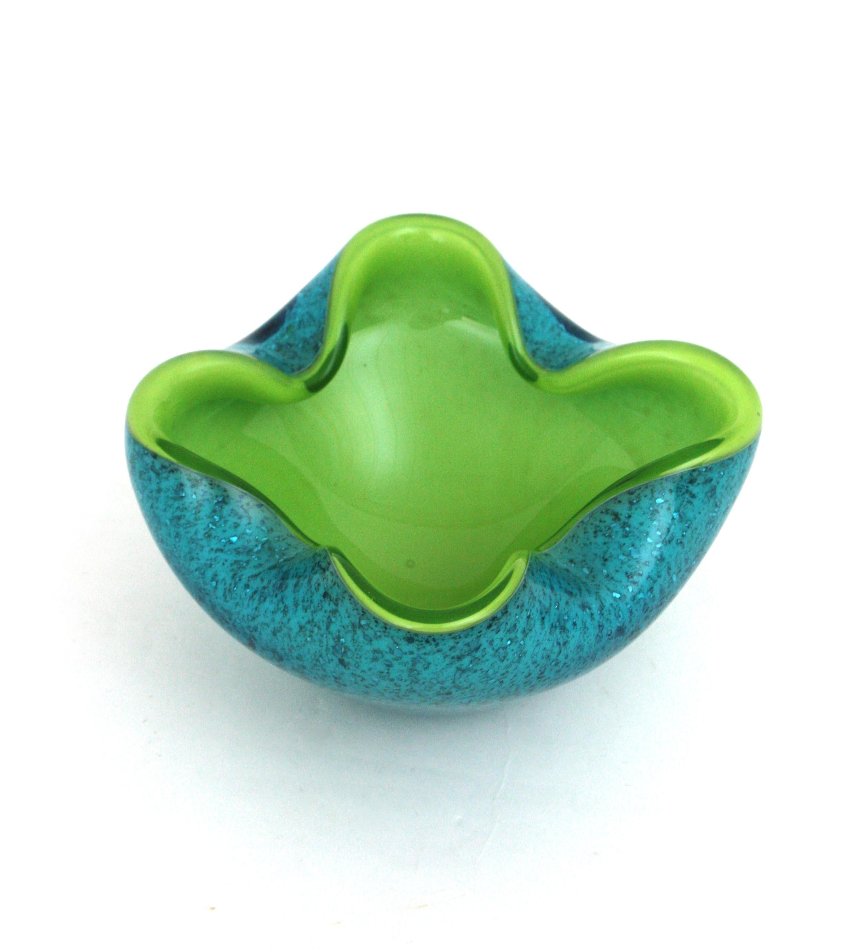Seguso Murano Sommerso Lime Green Blue Silver Fleck Art Glass Large Bowl (grand bol en verre d'art) en vente 5