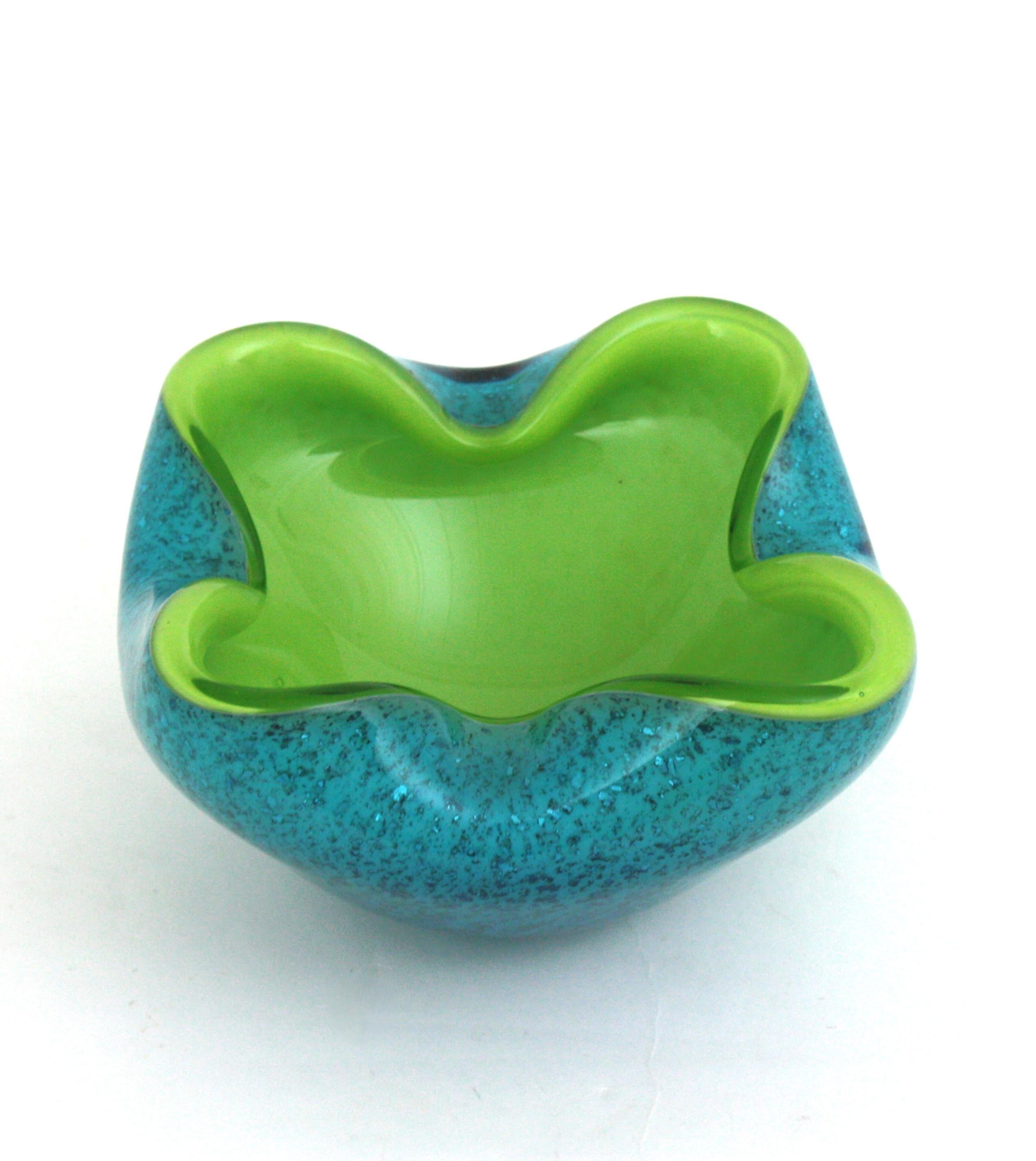 Seguso Murano Sommerso Lime Green Blue Silver Fleck Art Glass Large Bowl (grand bol en verre d'art) en vente 8