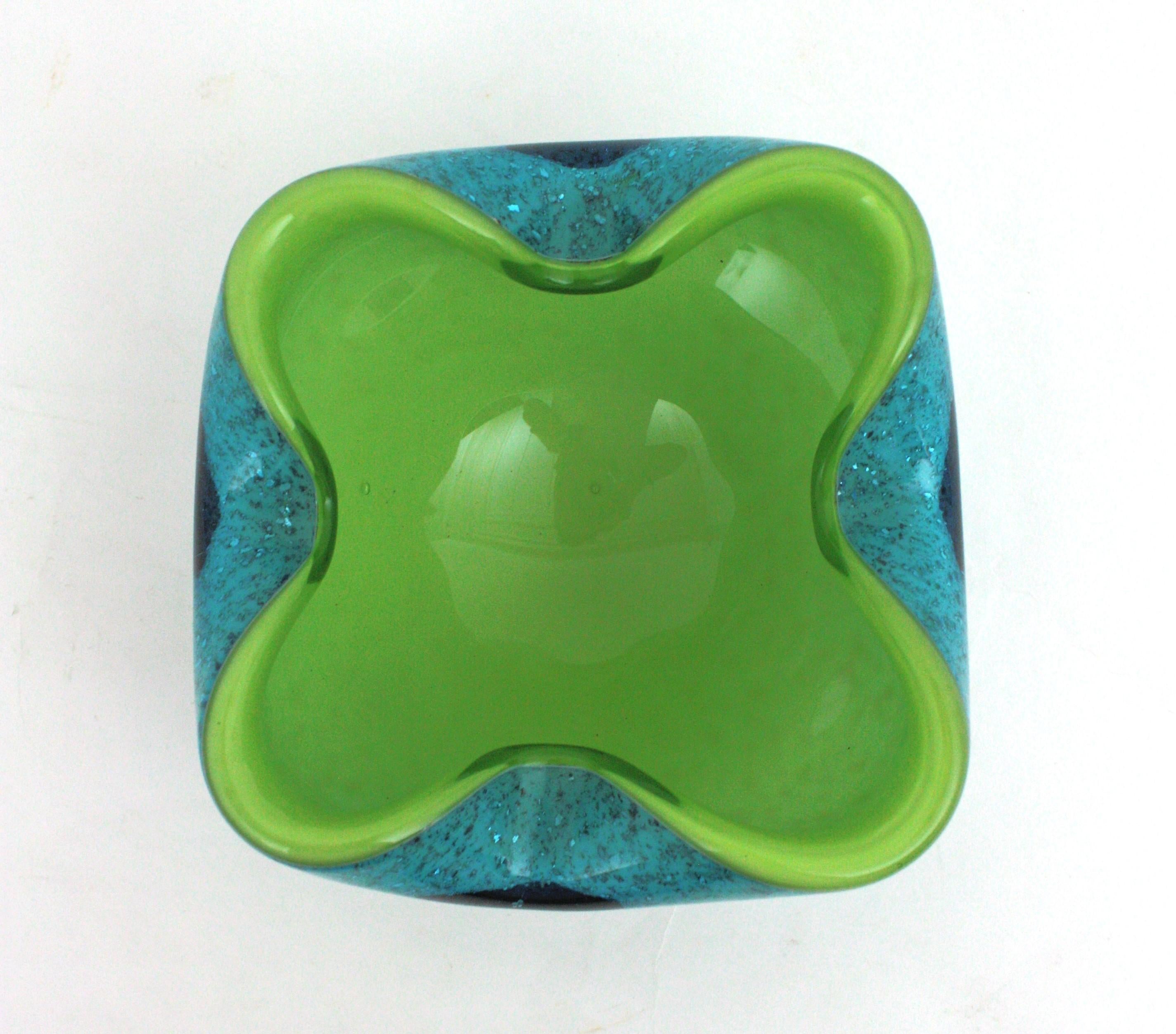 Seguso Murano Sommerso Lime Green Blue Silver Fleck Art Glass Large Bowl (grand bol en verre d'art) en vente 9