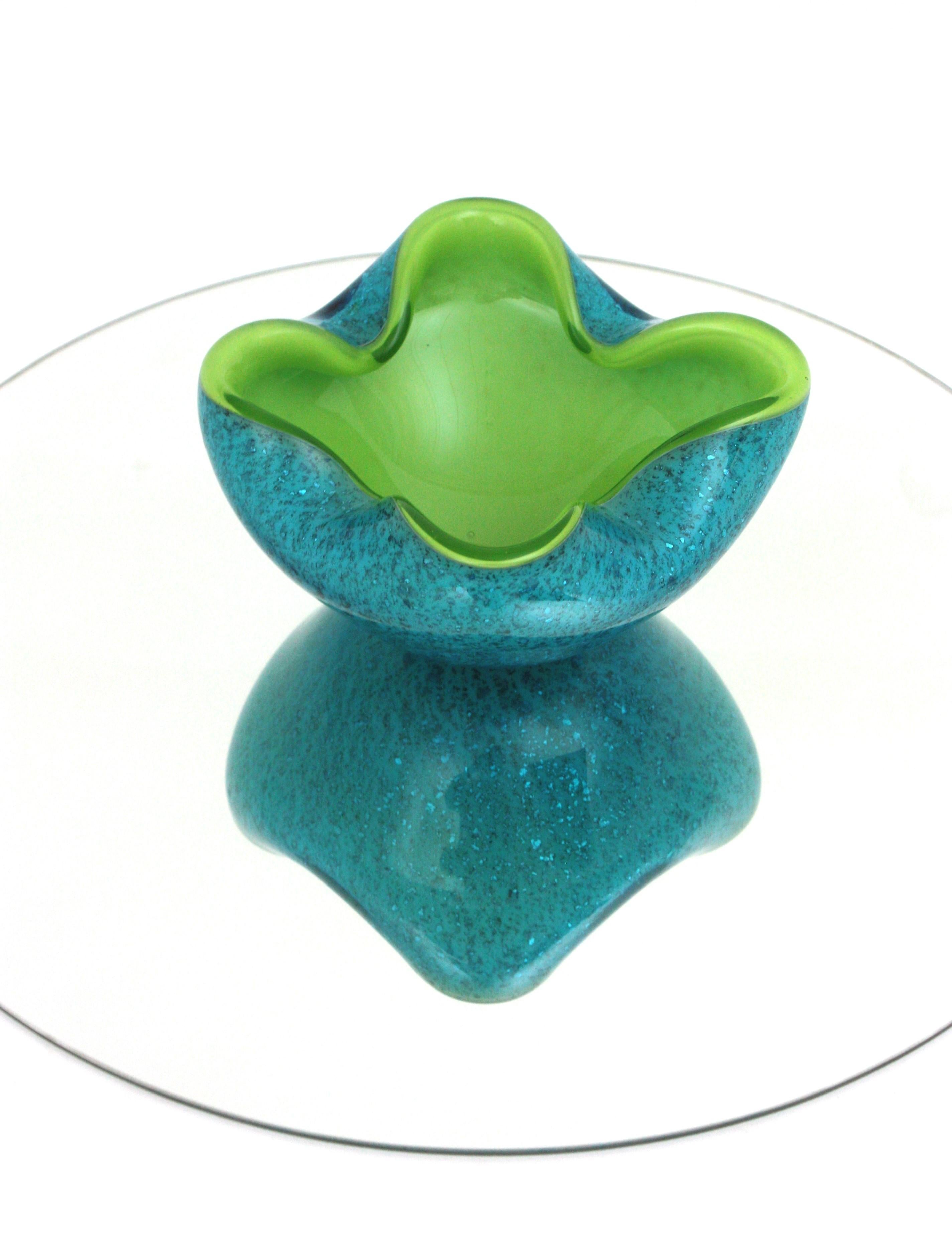 Seguso Murano Sommerso Lime Green Blue Silver Fleck Art Glass Large Bowl (grand bol en verre d'art) Excellent état - En vente à Barcelona, ES