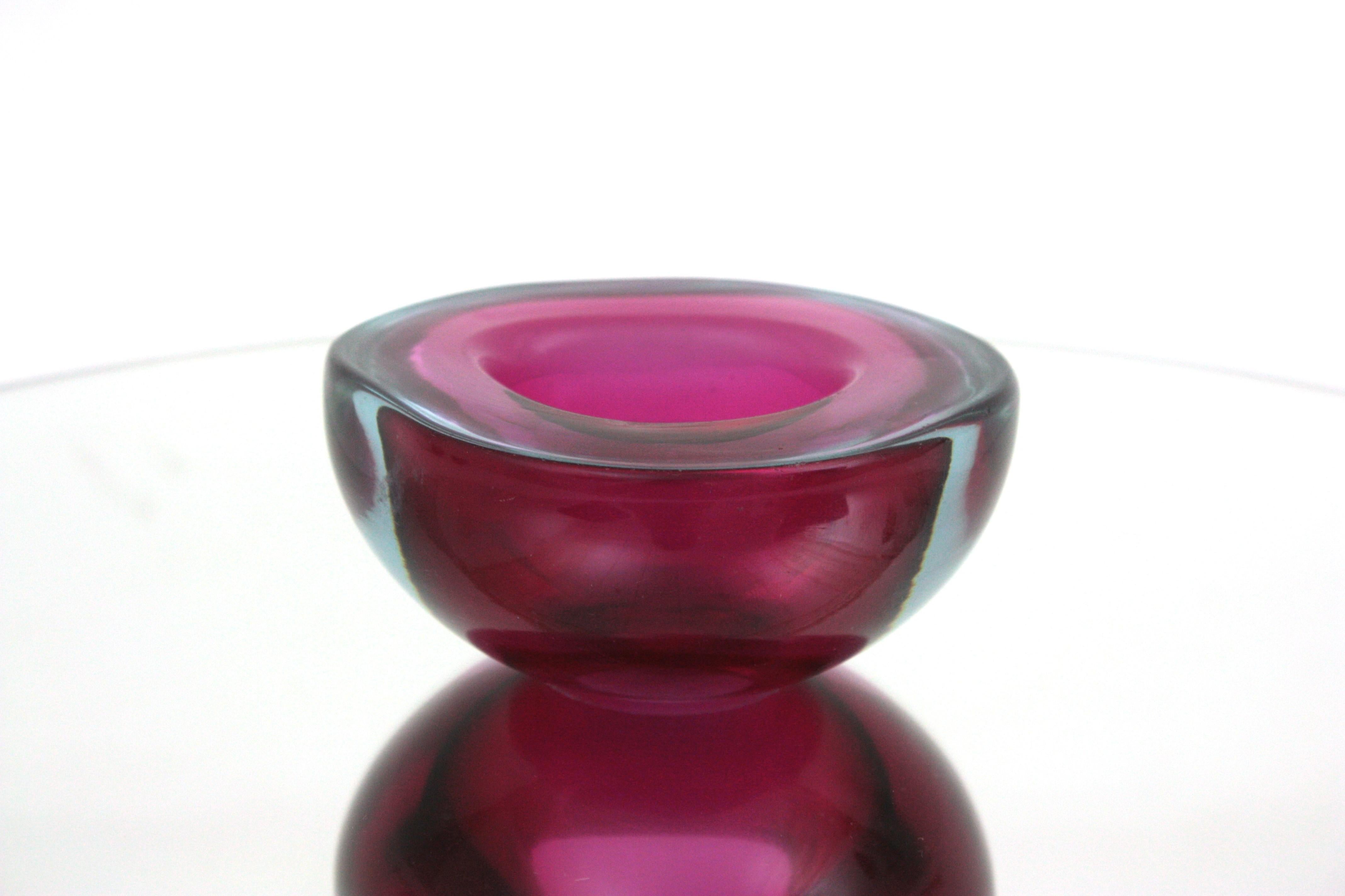 Hand-Crafted Seguso Murano Sommerso Pink Fuchsia Glass Geode Triangle Art Glass Bowl For Sale