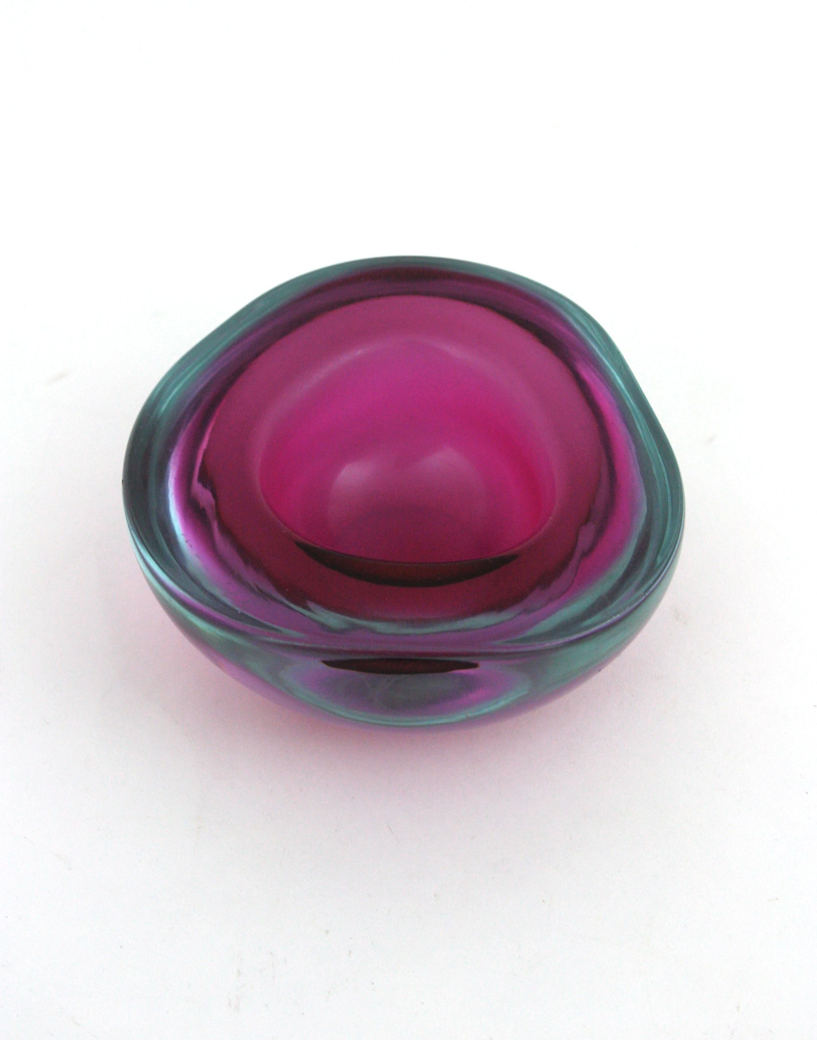20th Century Seguso Murano Sommerso Pink Fuchsia Glass Geode Triangle Art Glass Bowl For Sale