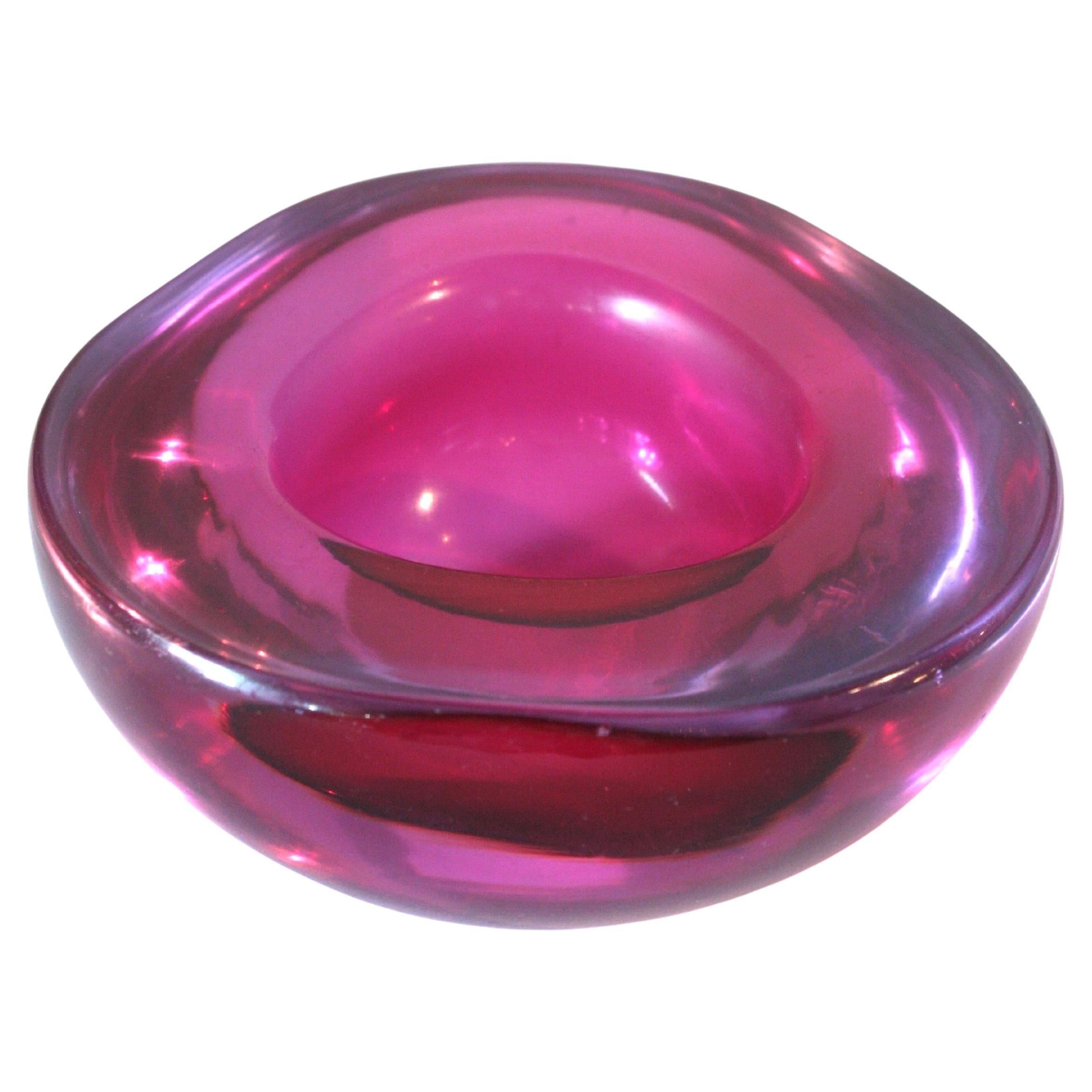 Seguso Murano Sommerso rose fuchsia Glass Geode Triangle Art Glass Bowl en vente