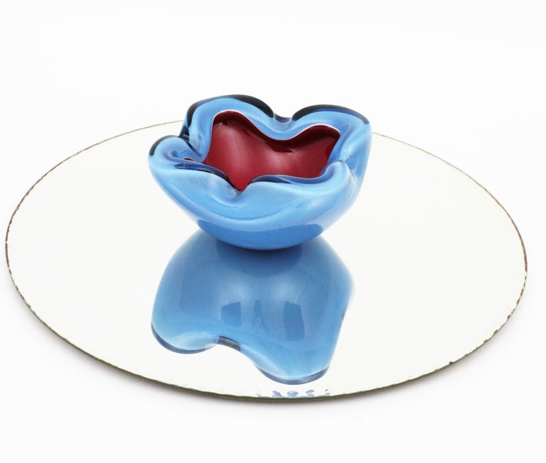 Mid-Century Modern Seguso Murano Sommerso Red Blue Italian Art Glass Bowl / Ashtray For Sale