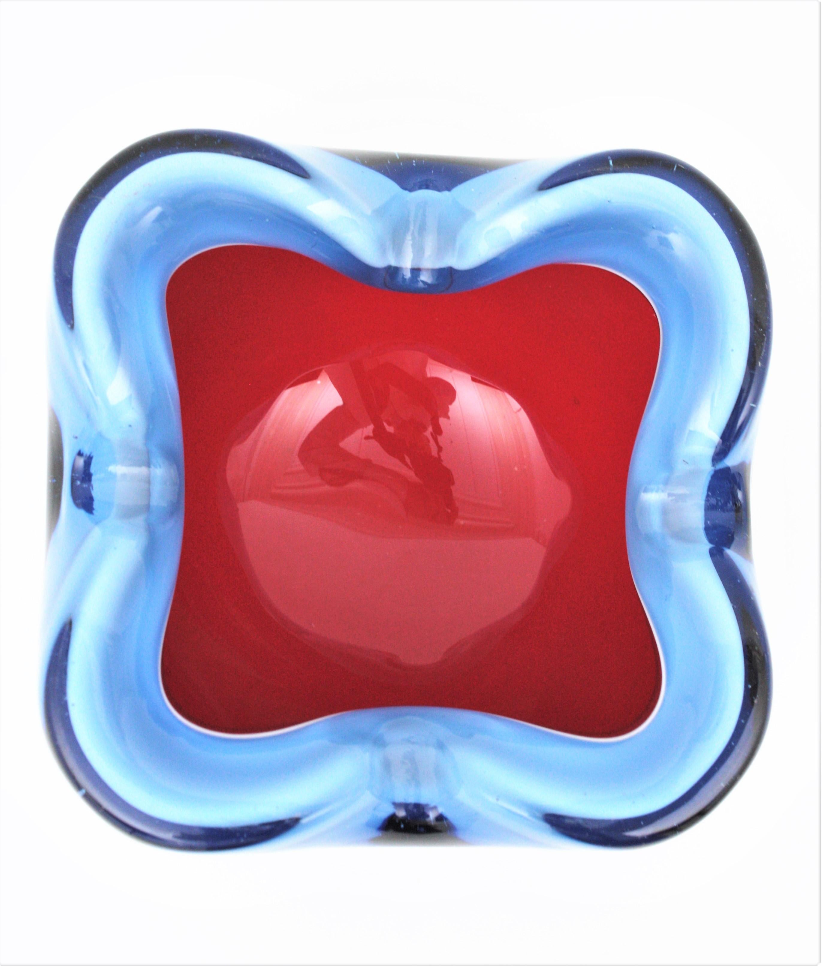 Seguso Murano Sommerso Red Blue Italian Art Glass Bowl / Ashtray For Sale 1