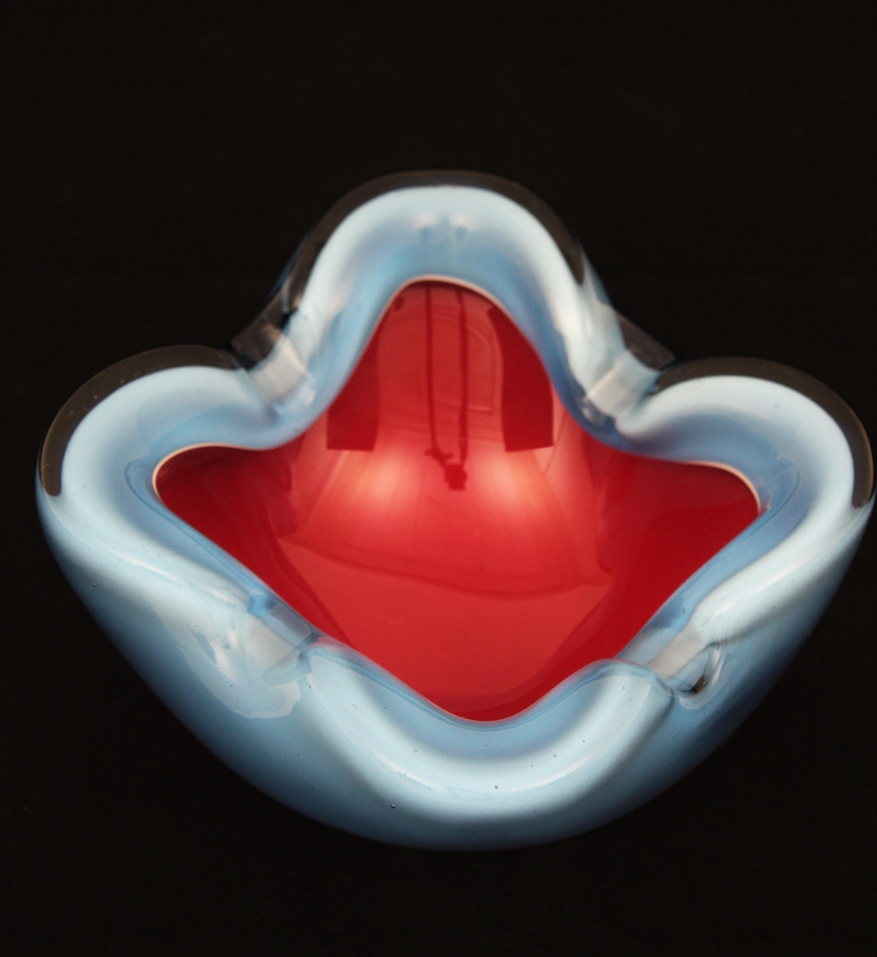 Seguso Murano Sommerso Red Blue Italian Art Glass Bowl / Ashtray For Sale 2
