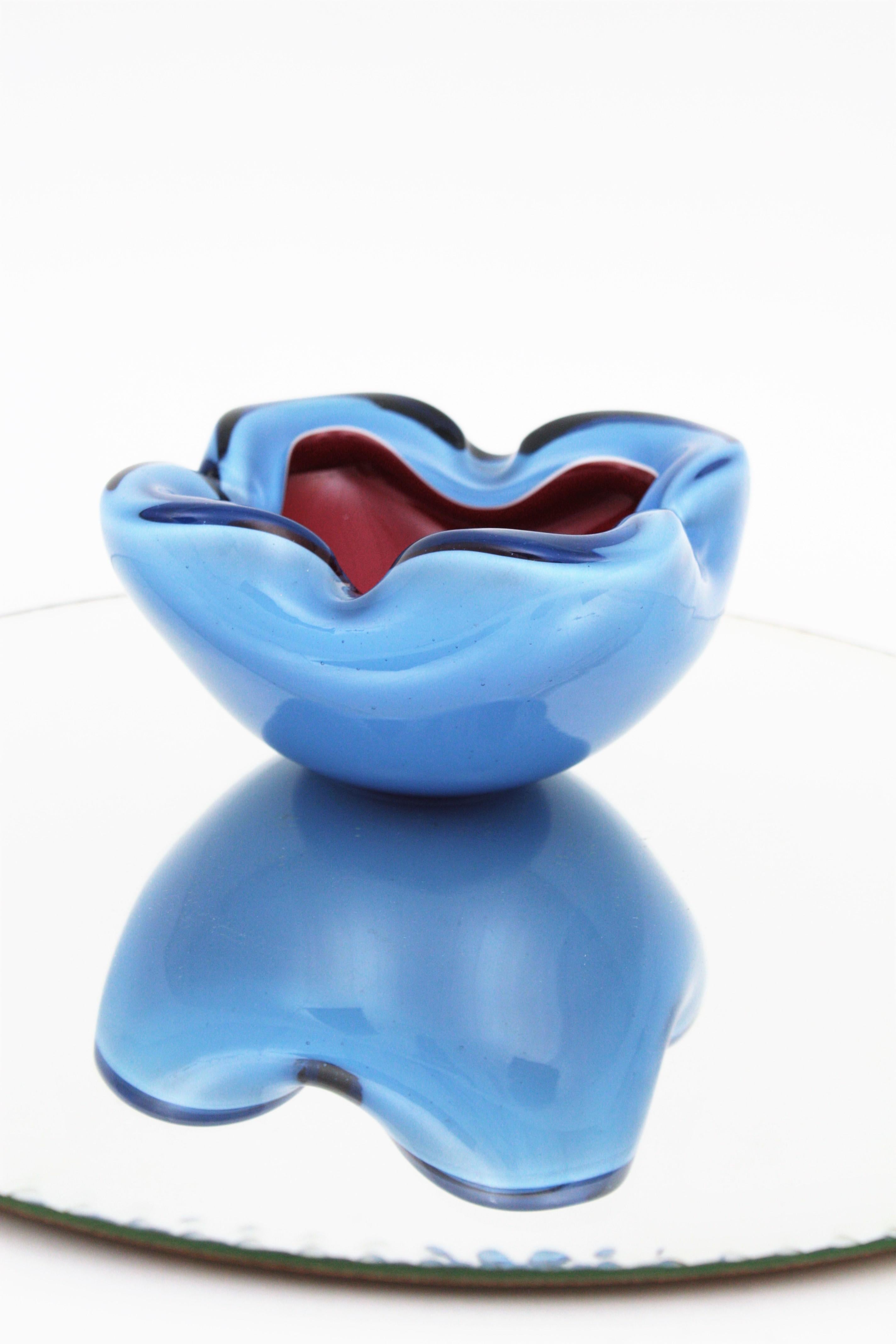 Seguso Murano Sommerso Red Blue Italian Art Glass Bowl / Ashtray For Sale 4
