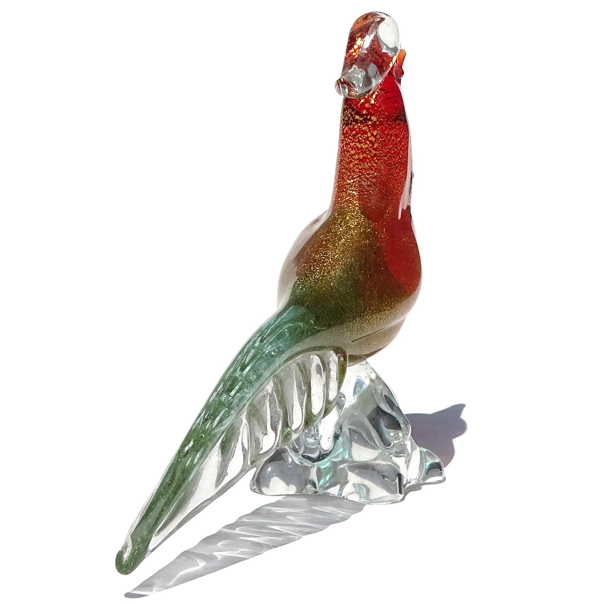 Fatto a mano Murano Glass Sommerso Red Green Gold Flecks Uccello in vetro artistico italiano Seguso in vendita