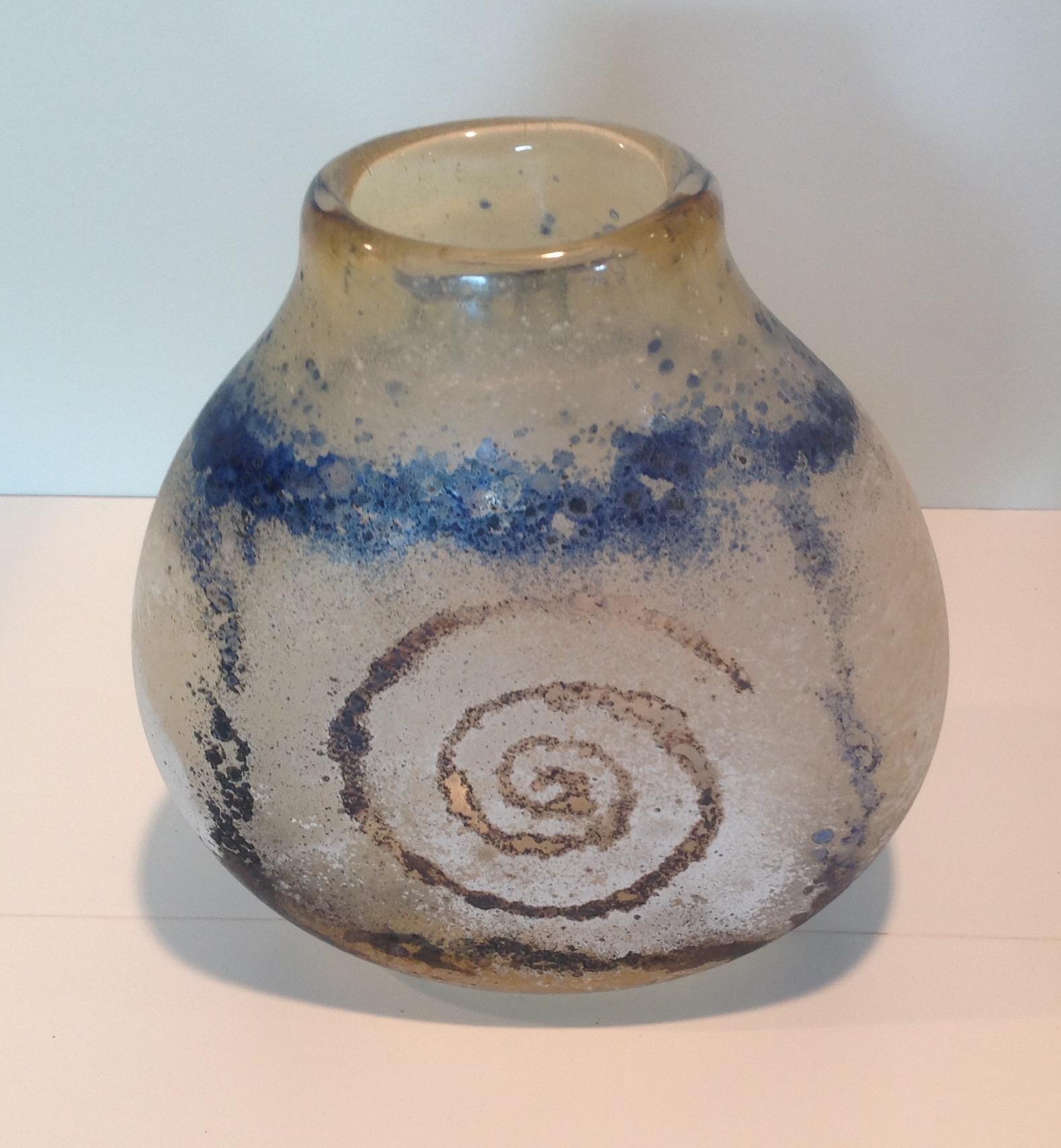 Late 20th Century Seguso Murano Spiral Decorated Scavo Art Glass Vase For Sale