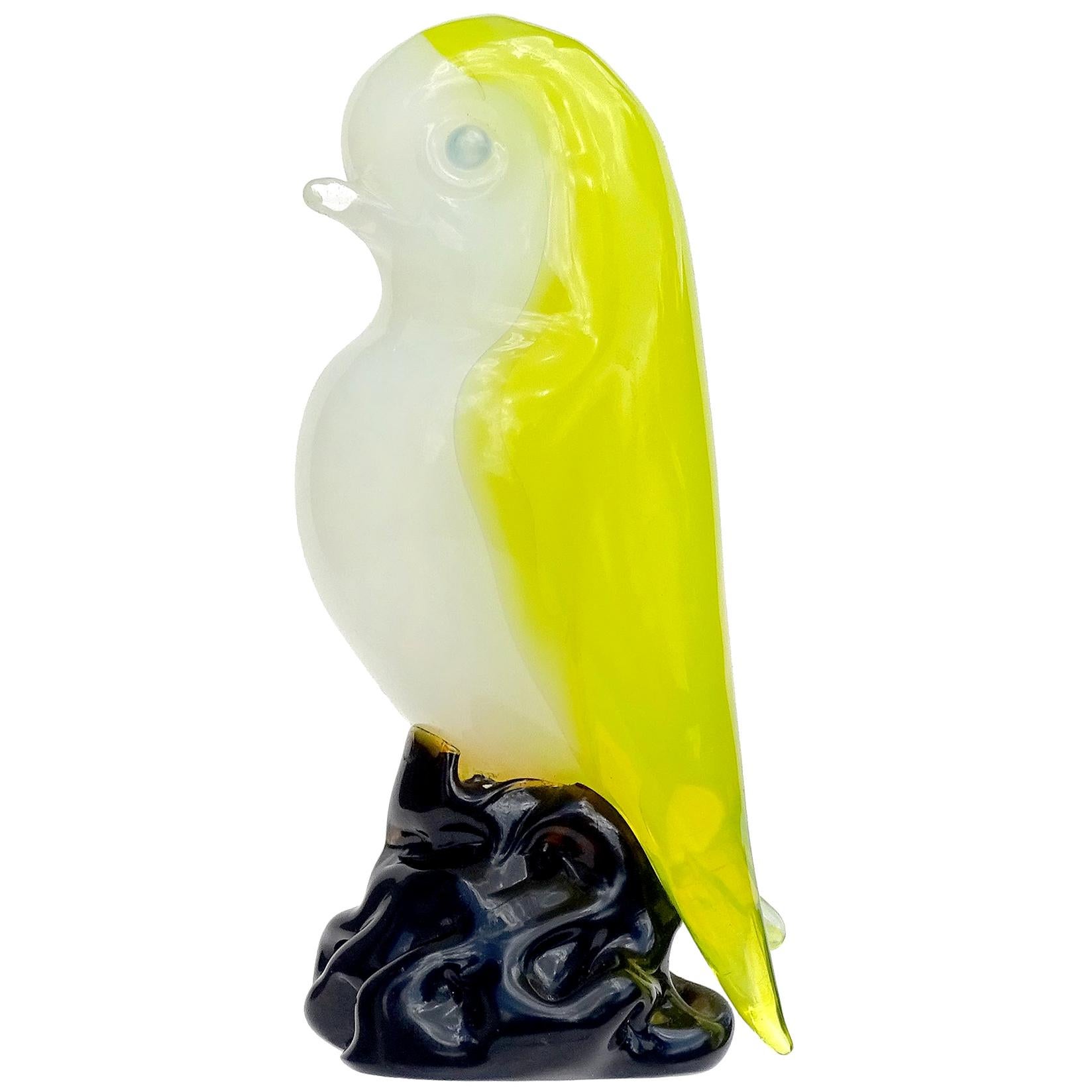 Seguso Murano Vintage Opal Yellow Italian Art Glass Bird Figurine Sculpture