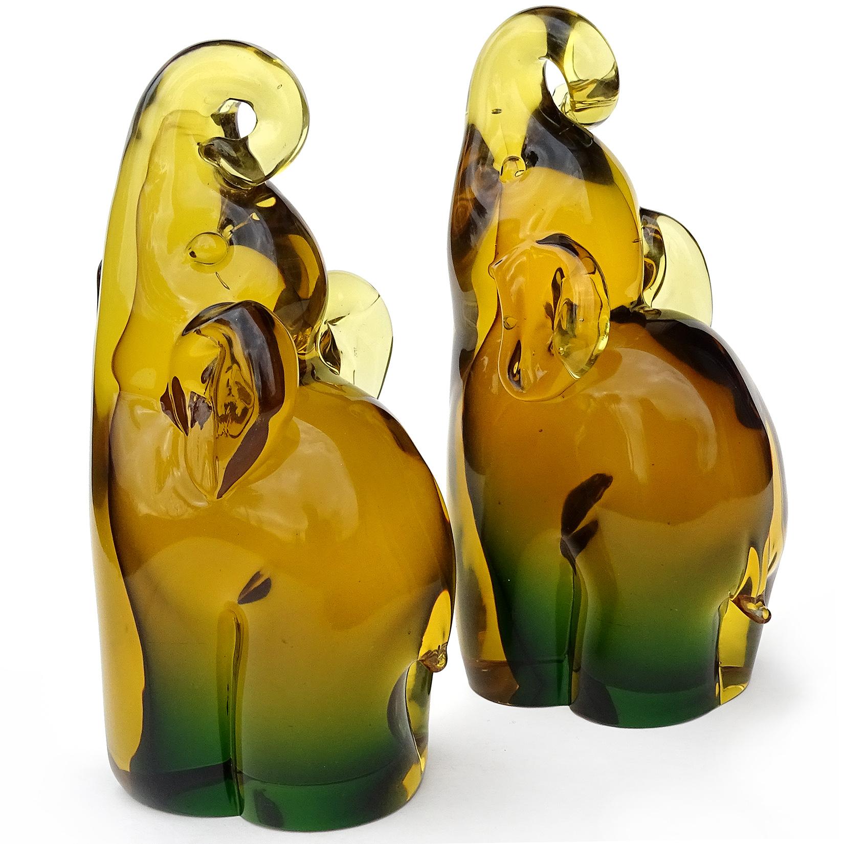 Beautiful vintage Murano hand blown Sommerso golden yellow amber to green Italian art glass figural elephant bookend sculptures. Attributed to designer Archimede Seguso, with early original 