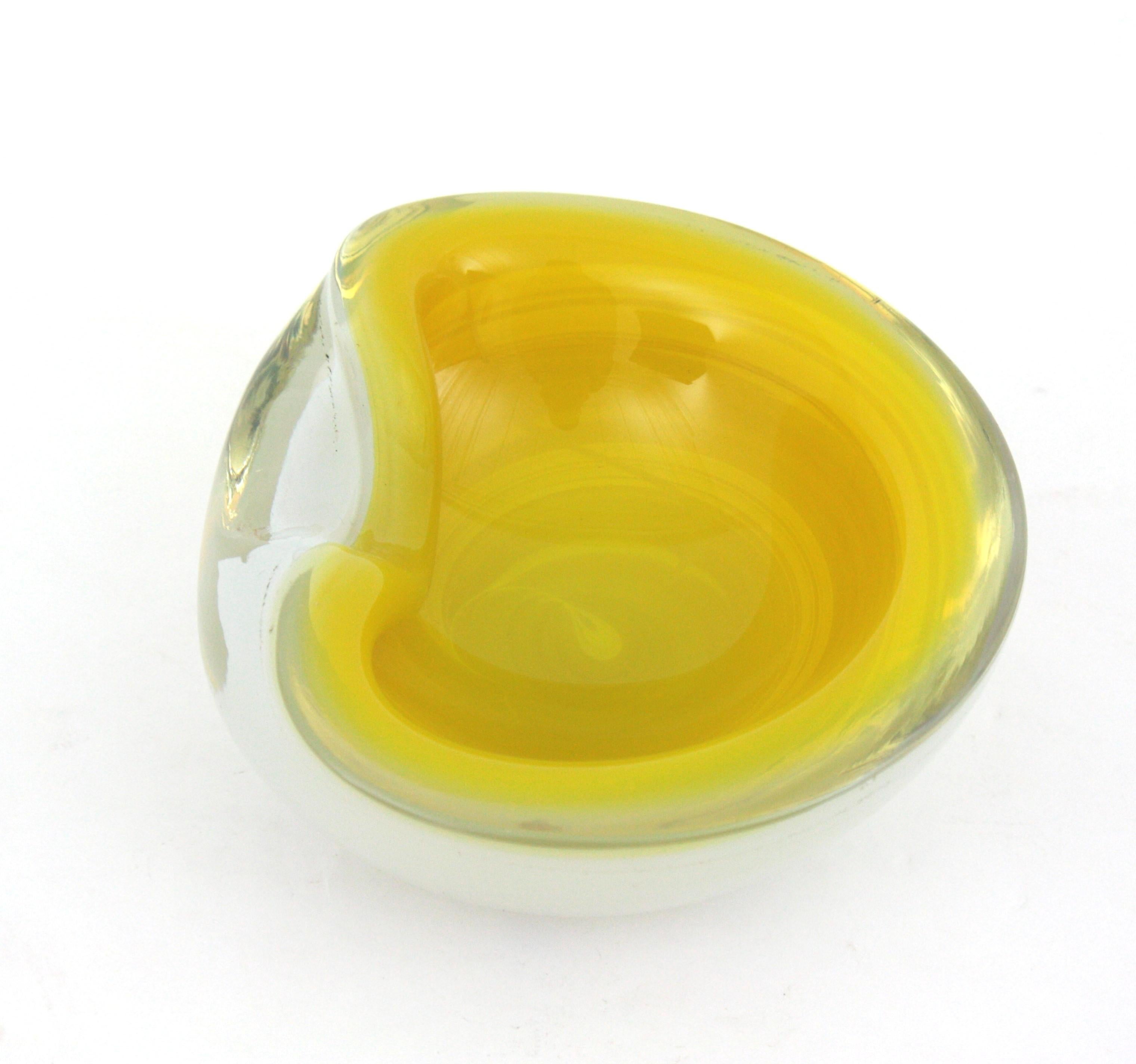 Seguso Murano Amarillo Ópalo Blanco Sommerso Cuenco / Cenicero Grande de Vidrio Artístico Hecho a mano en venta