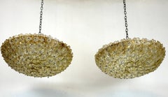 Seguso, Paar große Murano-Glasblumen-Deckenlampen aus der Mitte des Jahrhunderts. Italien