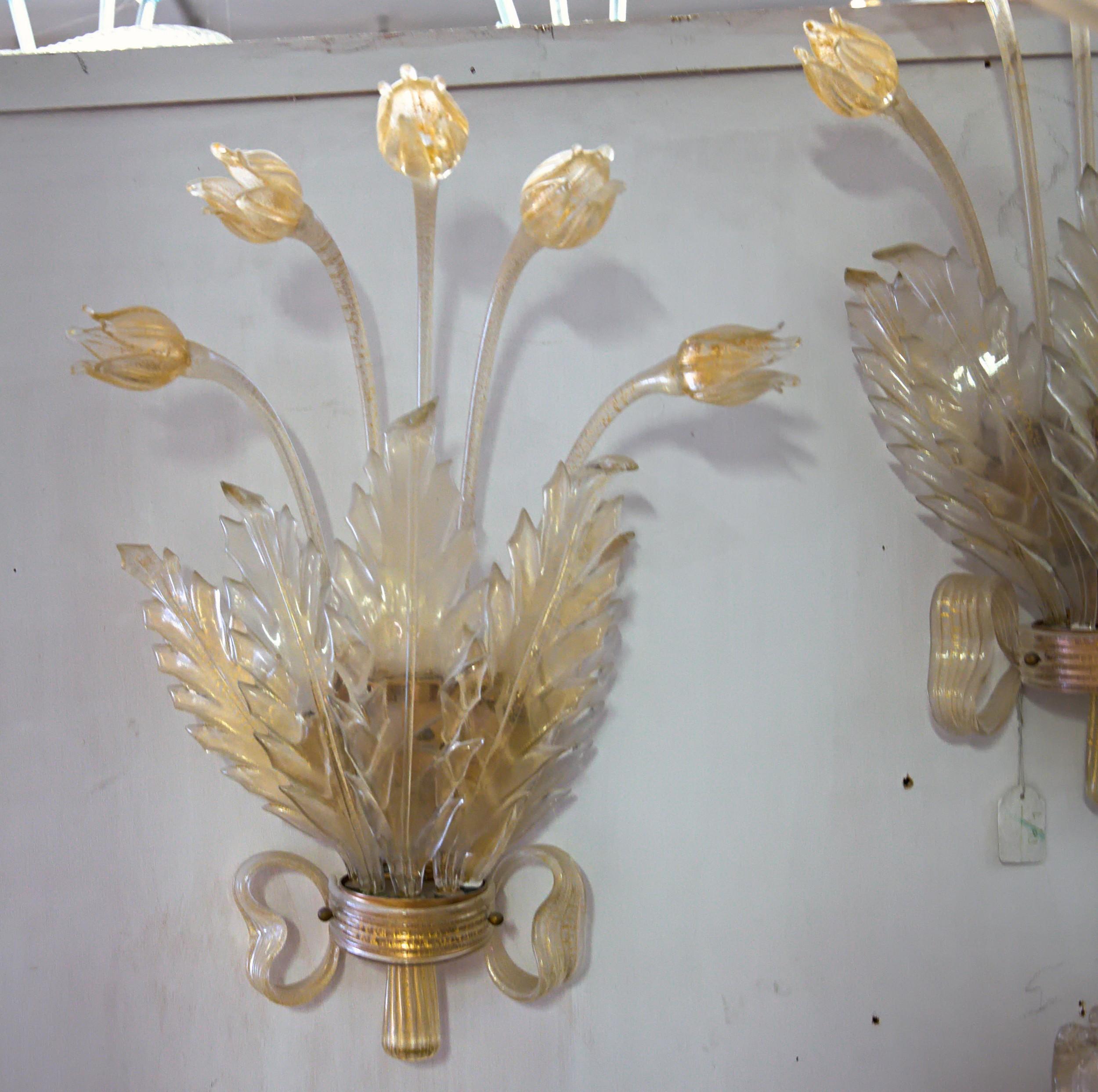 Paire d'appliques Seguso, en verre de Murano avec feuilles d'or, tulipes, feuilles et nœud déco en vente 4