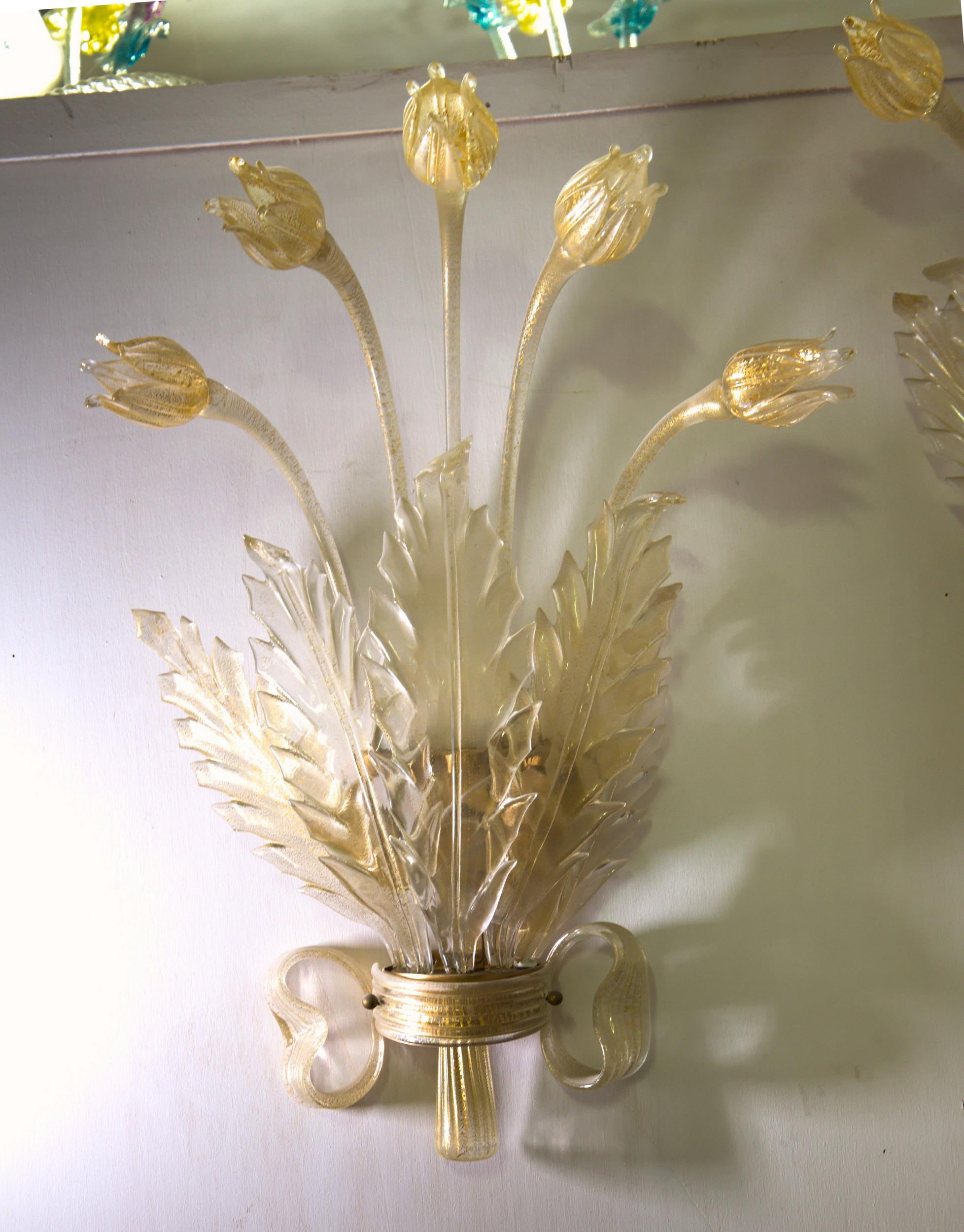 Seguso Pair of Sconces, Murano Glass with Gold Leaf, Tulips, Leaves and Bow Deco For Sale 3
