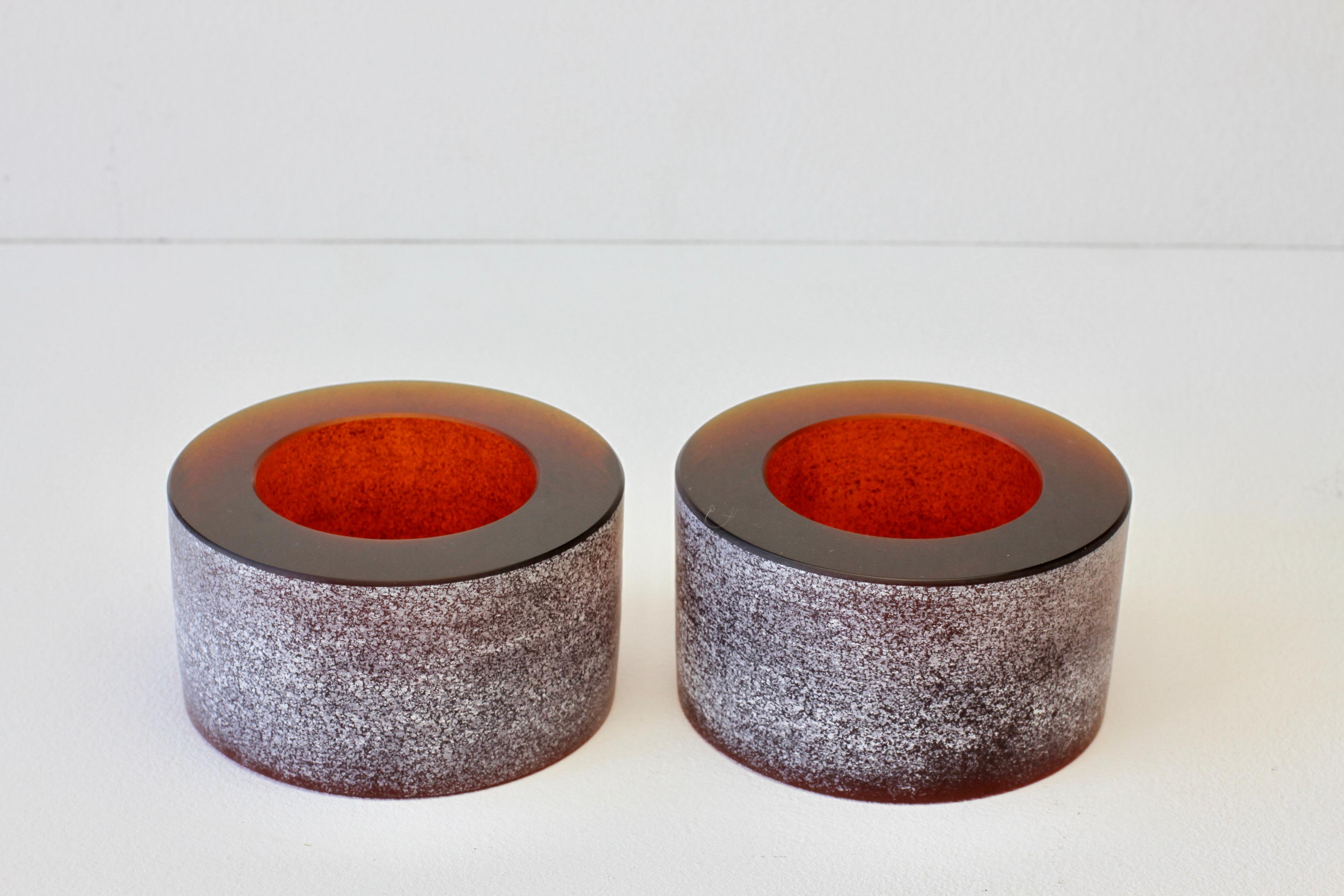 Italian Seguso Pair of Thick Round Amber 'Scavo' Murano Glass Bowls or Ashtrays 1980s For Sale