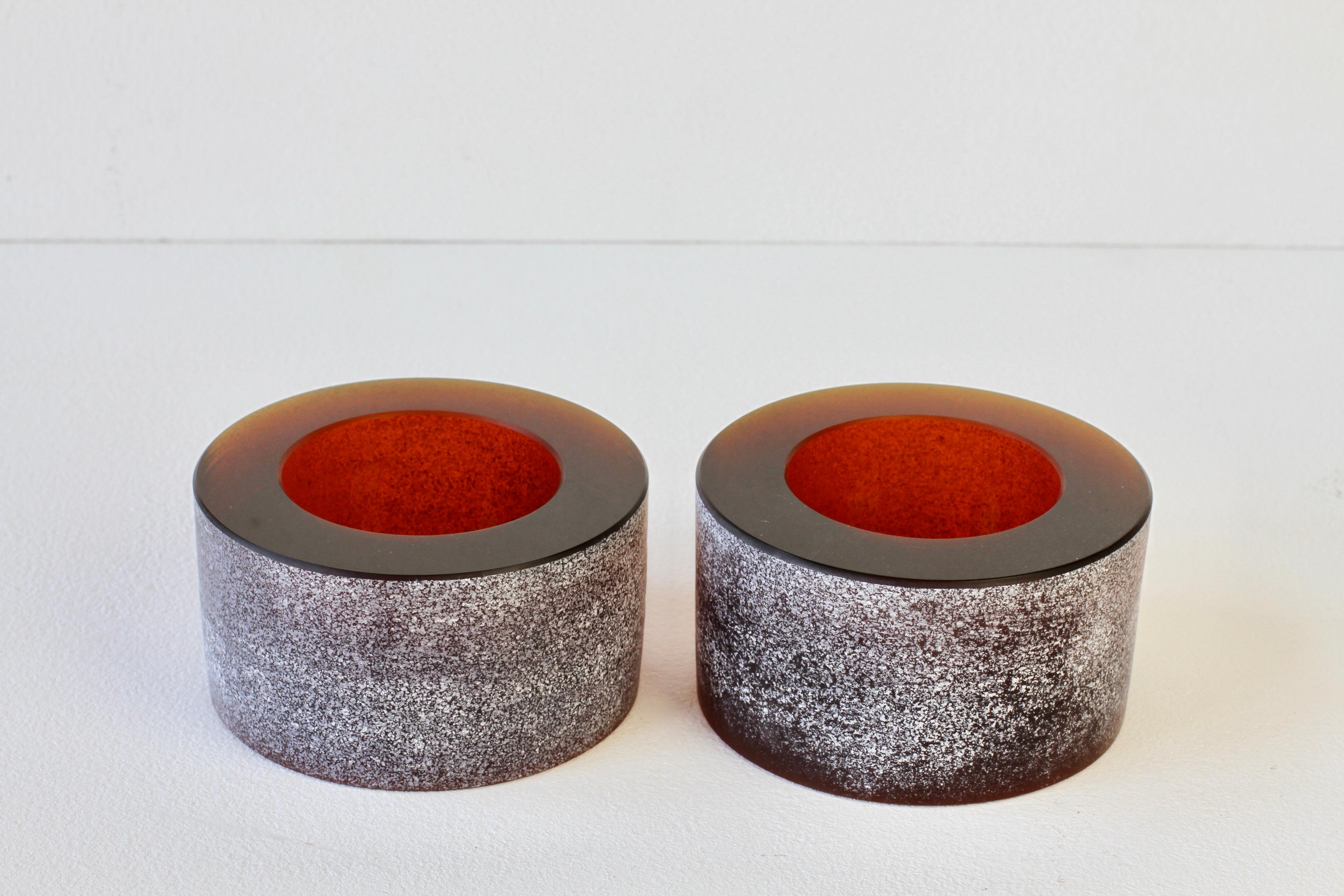 20th Century Seguso Pair of Thick Round Amber 'Scavo' Murano Glass Bowls or Ashtrays 1980s For Sale