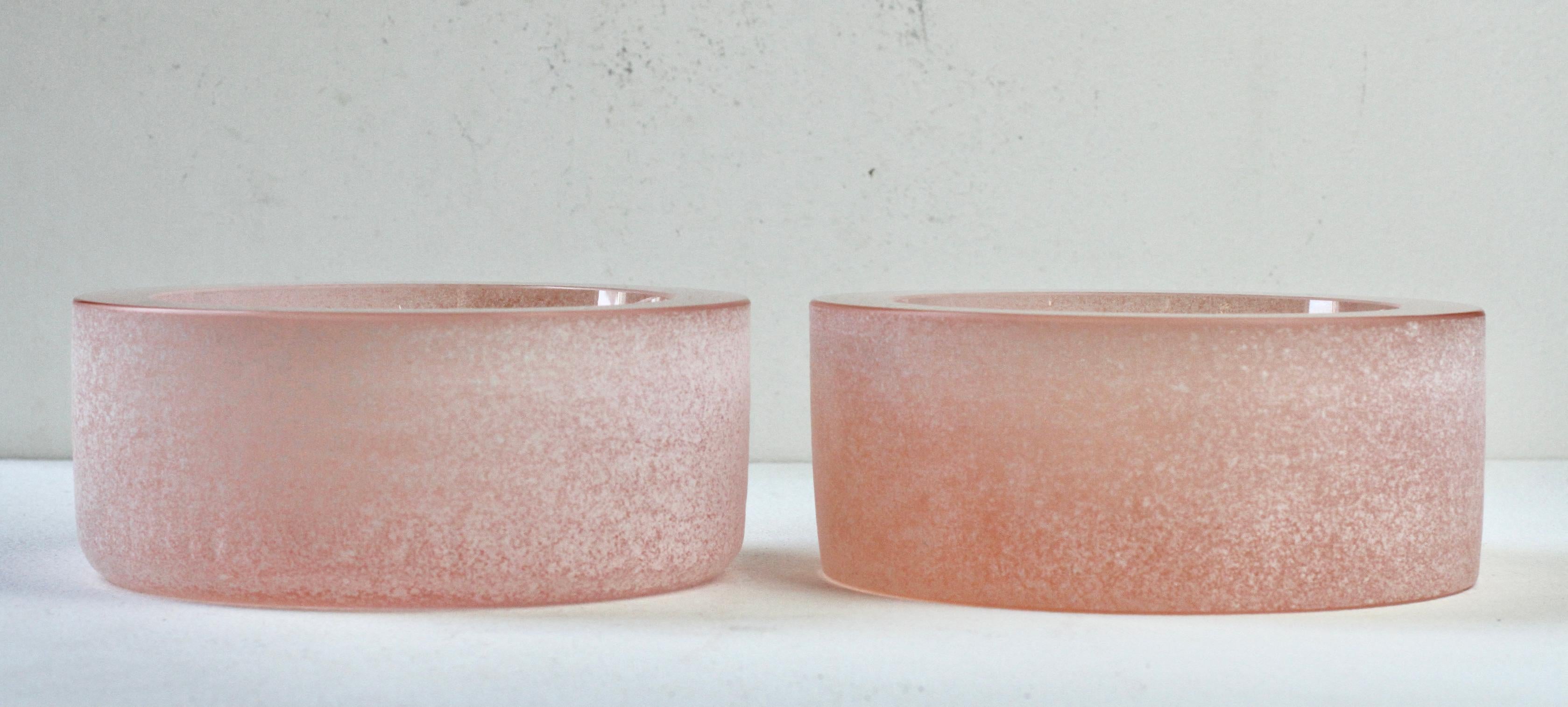 Seguso Paar dicke runde rosa 'Scavo' Murano Glasschalen oder Aschenbecher 1980er (Moderne der Mitte des Jahrhunderts) im Angebot