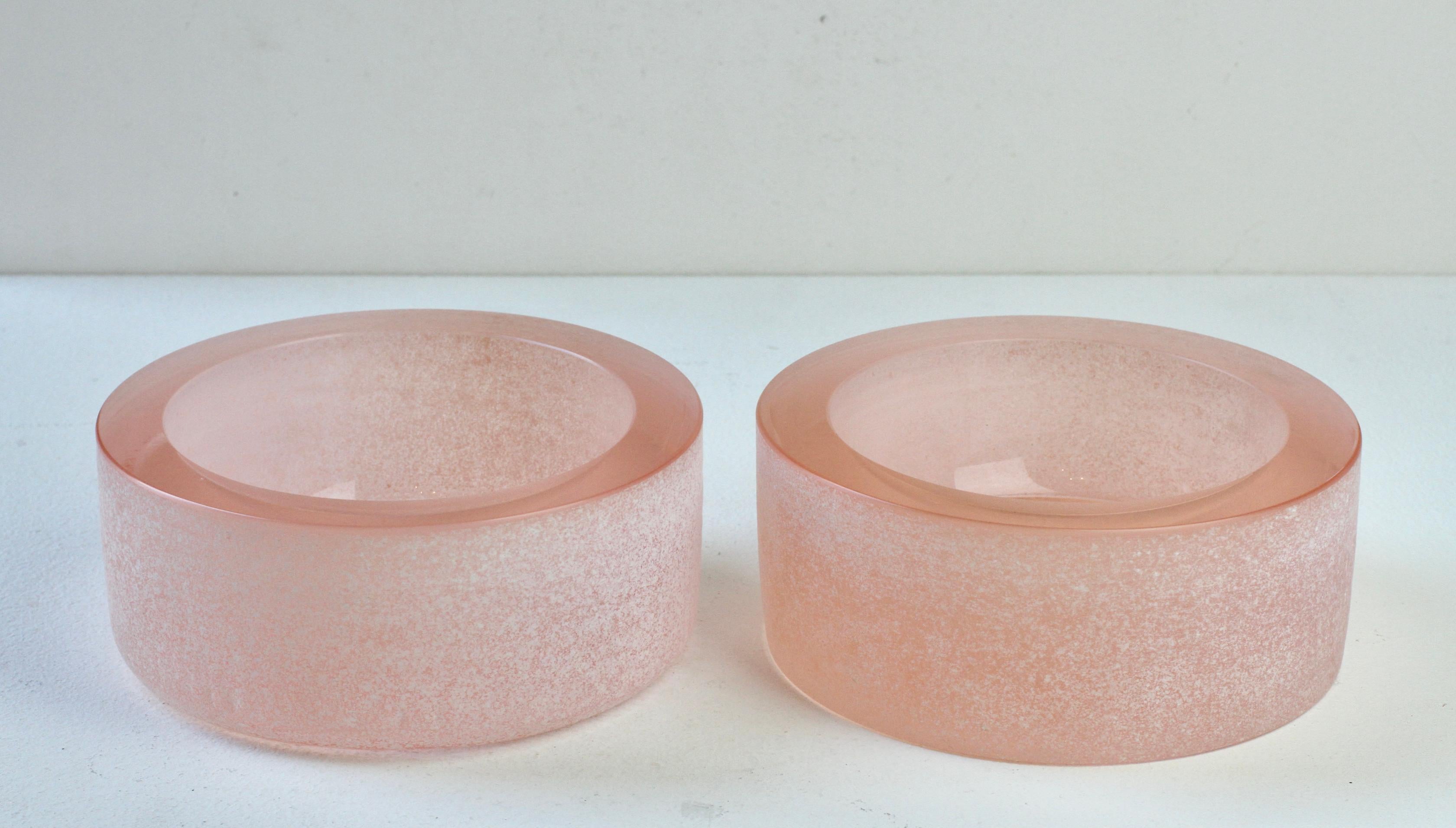 Seguso Paar dicke runde rosa 'Scavo' Murano Glasschalen oder Aschenbecher 1980er (Geblasenes Glas) im Angebot