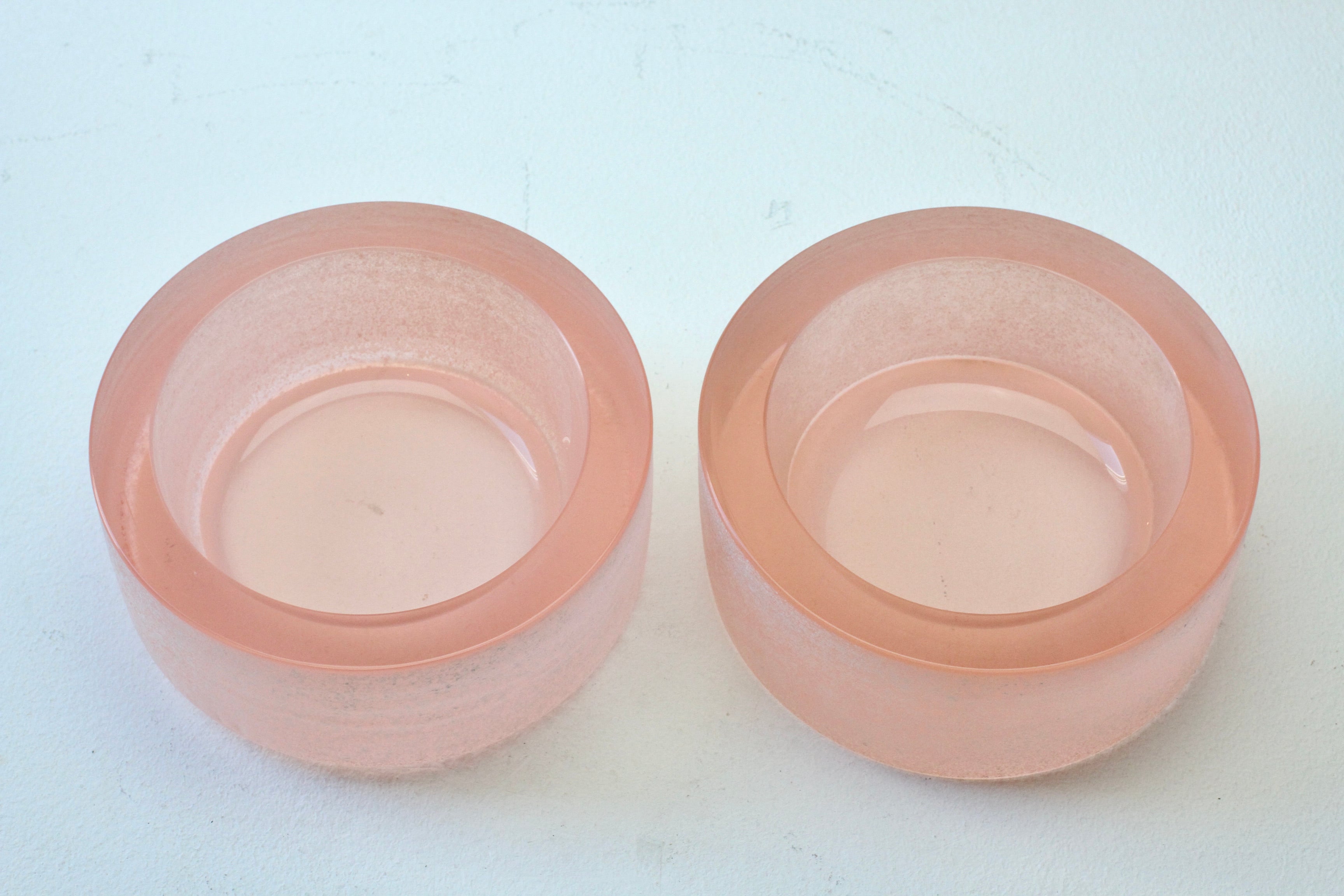 Seguso Paar dicke runde rosa 'Scavo' Murano Glasschalen oder Aschenbecher 1980er im Angebot 1