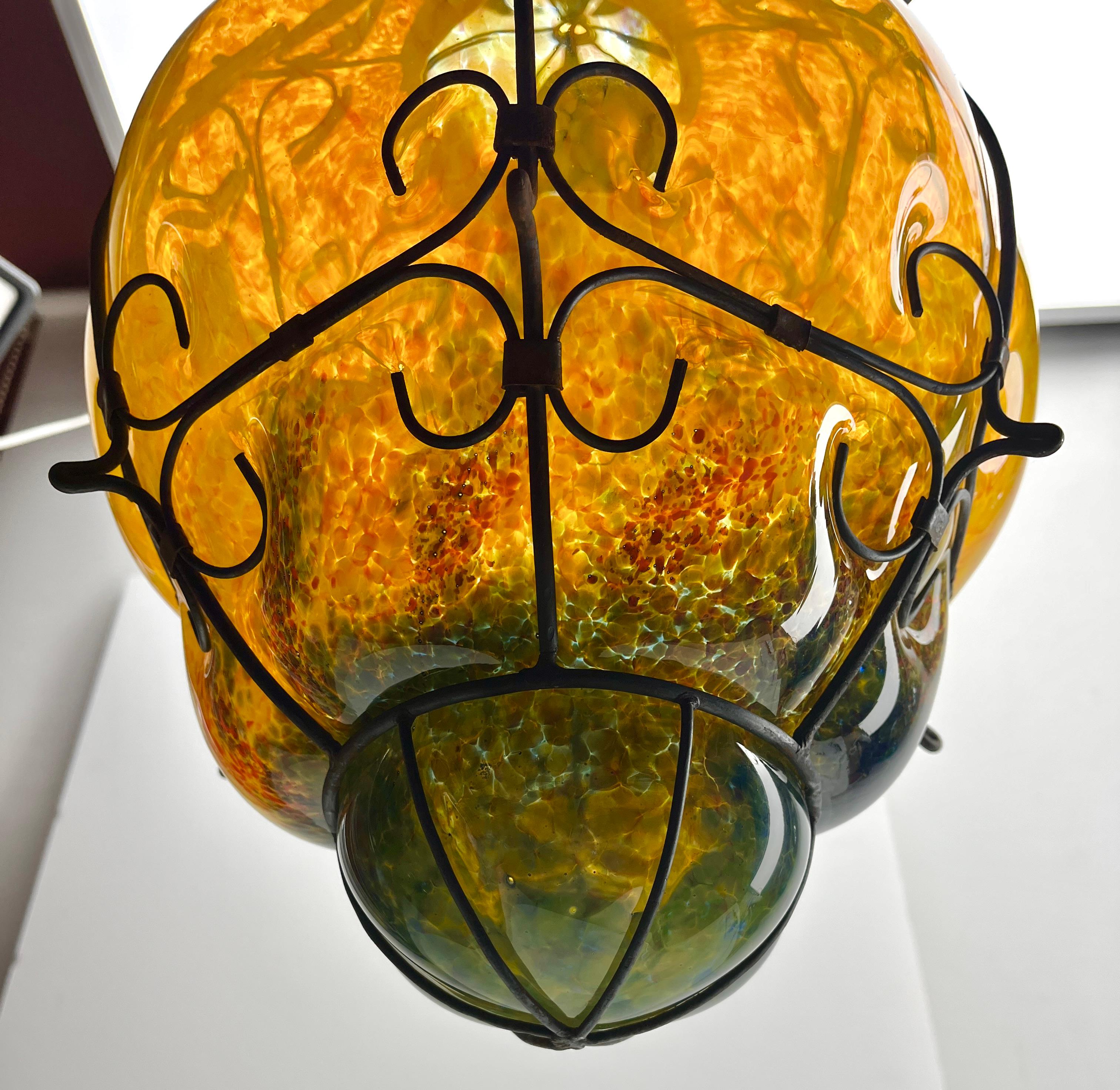 Seguso Pendant Lamp in Cage Fixture Murano Glass, 1950s In Good Condition For Sale In Verviers, BE