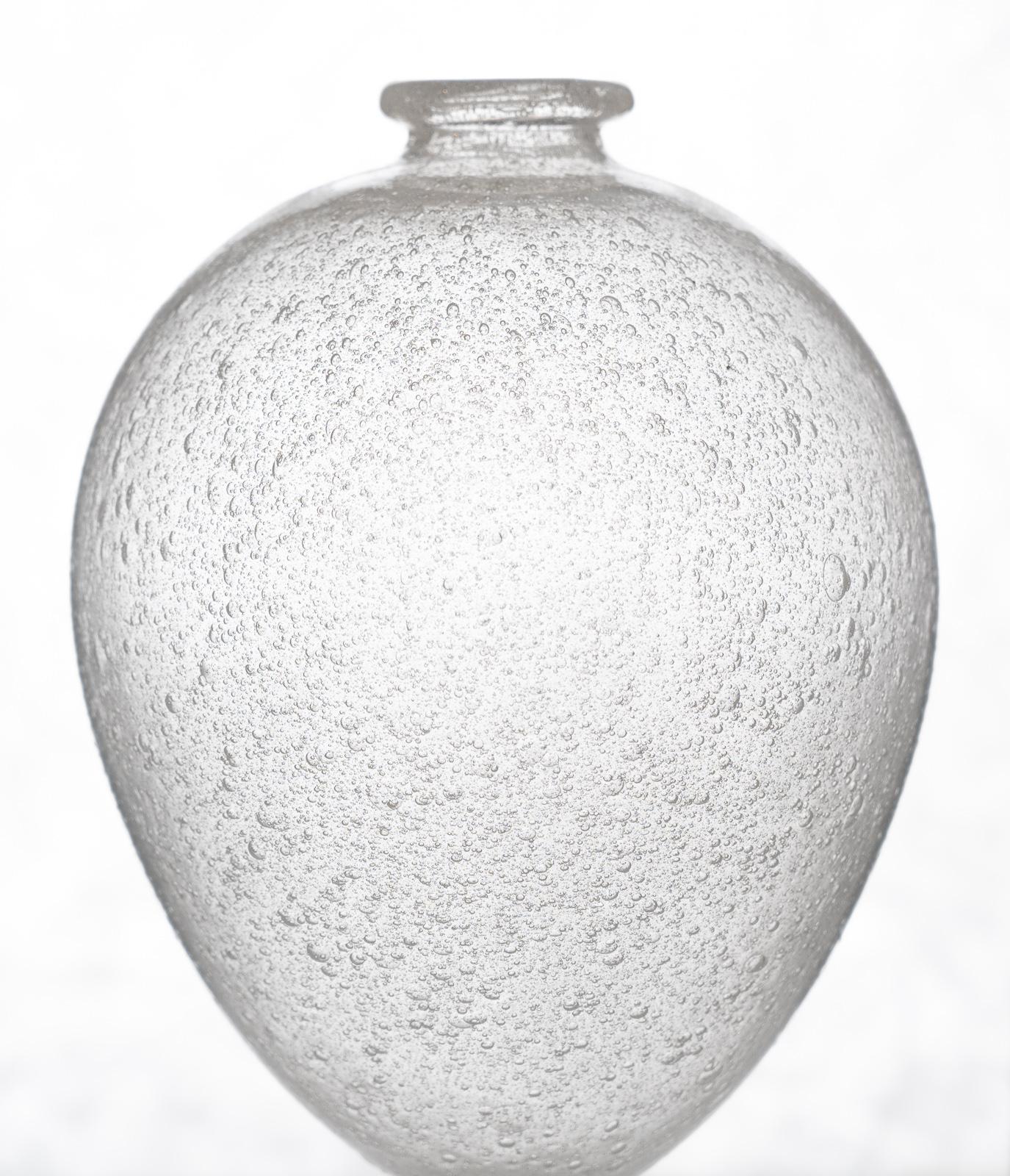Mid-20th Century Seguso Pulegoso Veronese Vase of Classical Shape on High Base For Sale
