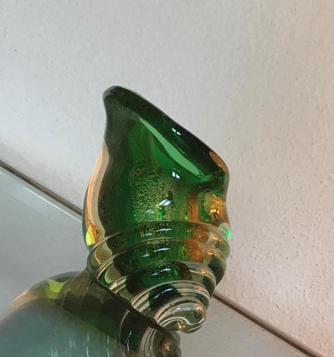 Conchiglia Seguso in vetro di Murano con inclusioni di foglia d'oro, 1950, Italia.