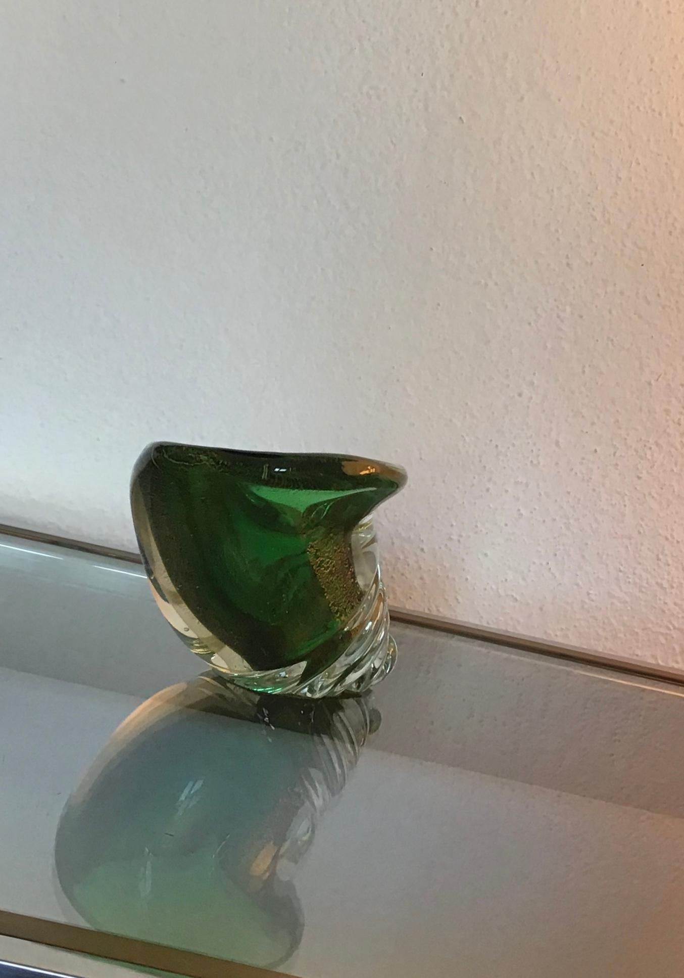 Italiano Conchiglia Seguso in vetro di Murano con inclusioni di foglie d'oro, 1950, Italia in vendita