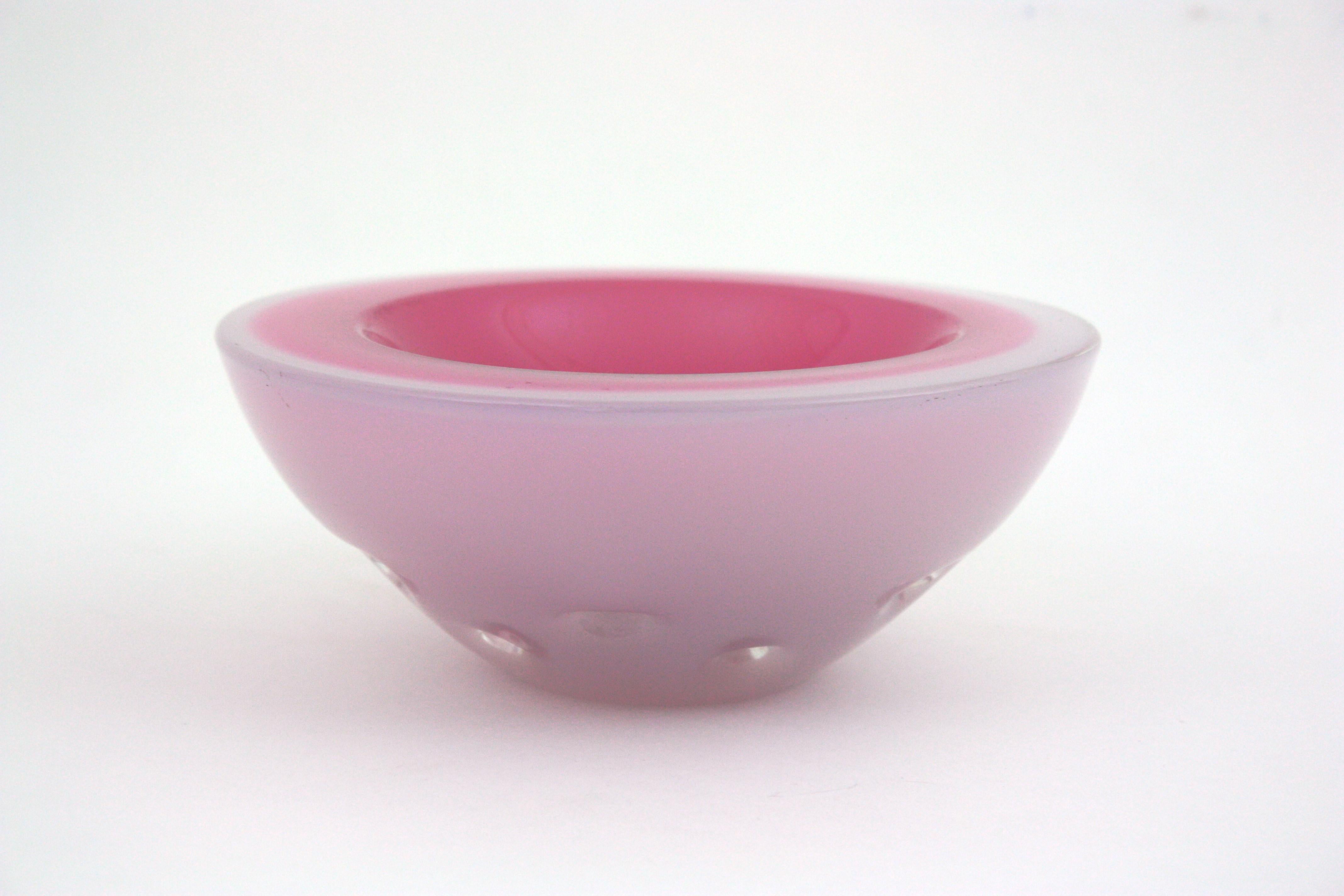 Fait main Seguso Sommerso Murano Rose & Blanc Alabastro Art Glass Geode Bowl, 1950 en vente