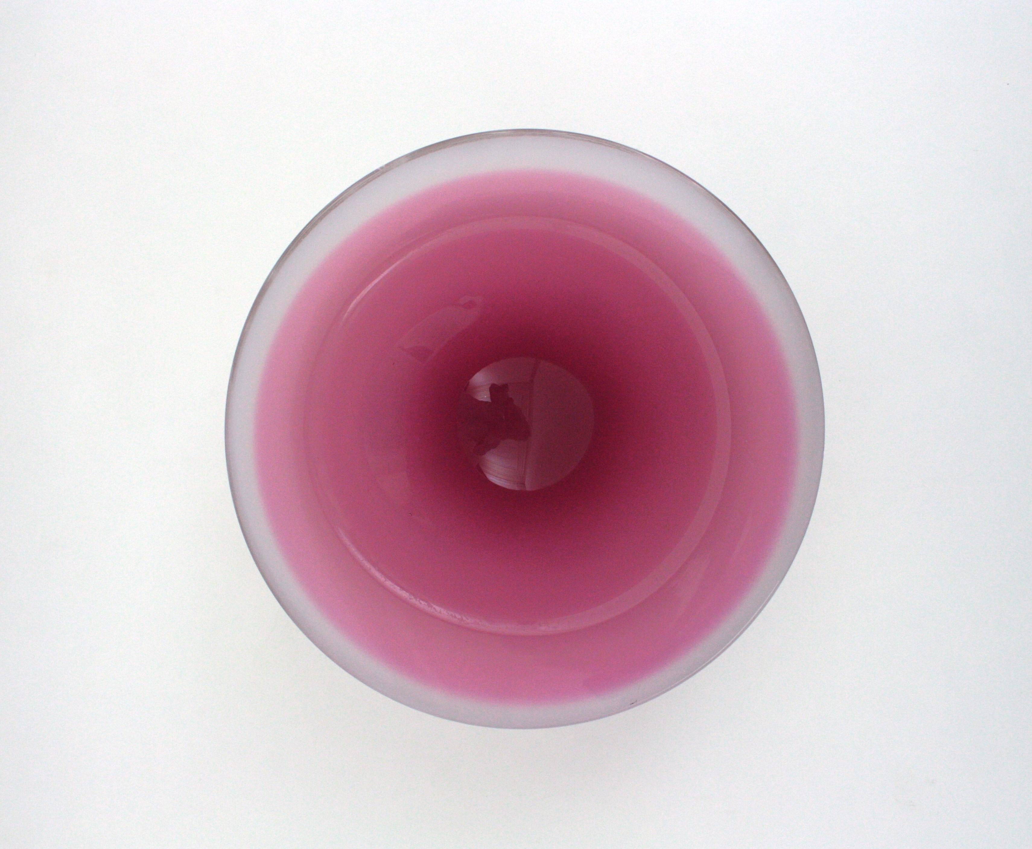 20ième siècle Seguso Sommerso Murano Rose & Blanc Alabastro Art Glass Geode Bowl, 1950 en vente