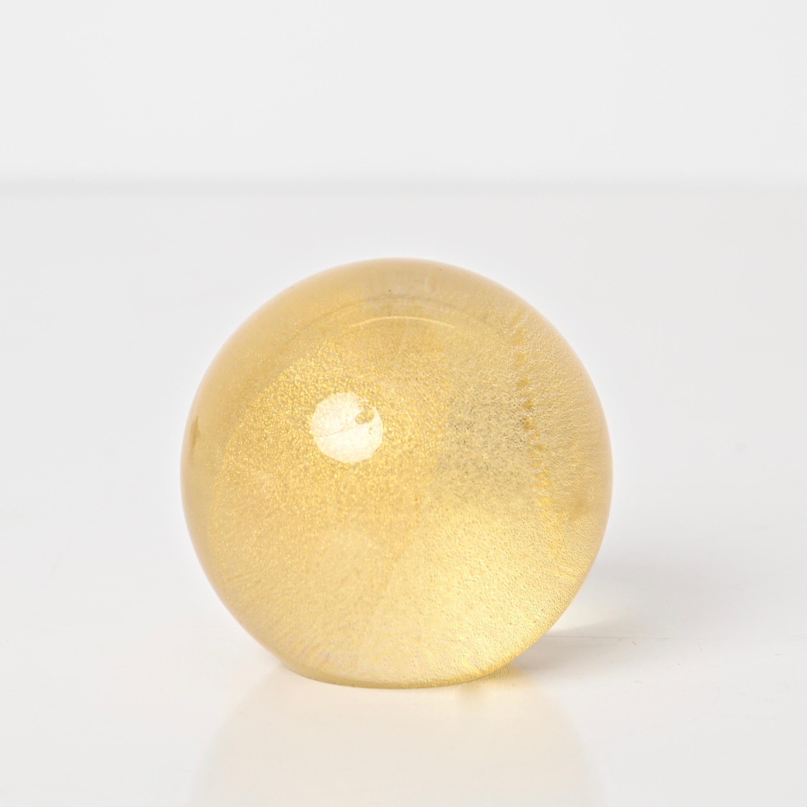 Italian Seguso Spherical Paperweight in Murano Glass with Gold Dust, Italy 1950s For Sale