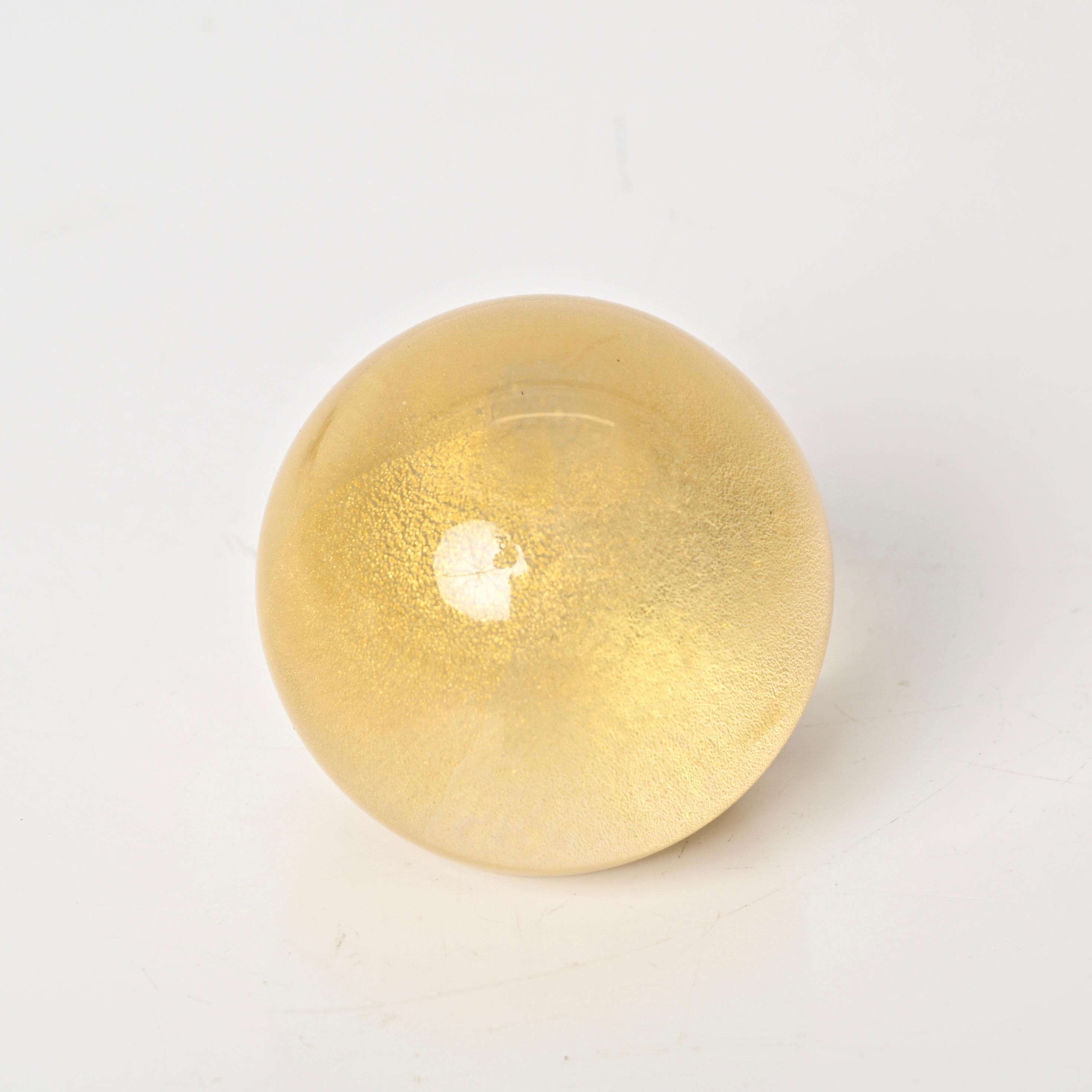 Late 20th Century Seguso Spherical Paperweight in Murano Glass with Gold Dust, Italy 1950s For Sale