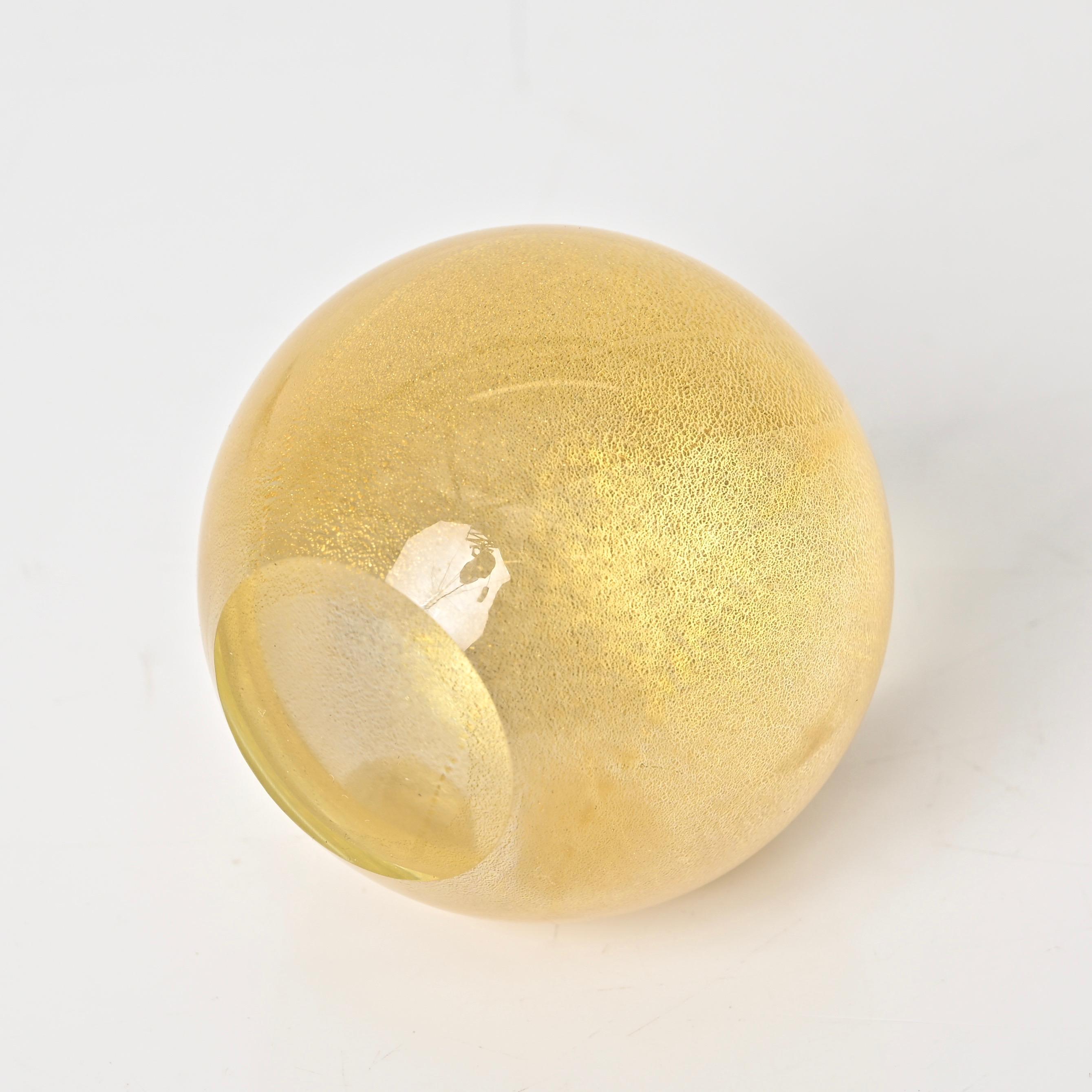 Seguso Spherical Paperweight in Murano Glass with Gold Dust, Italy 1950s For Sale 3